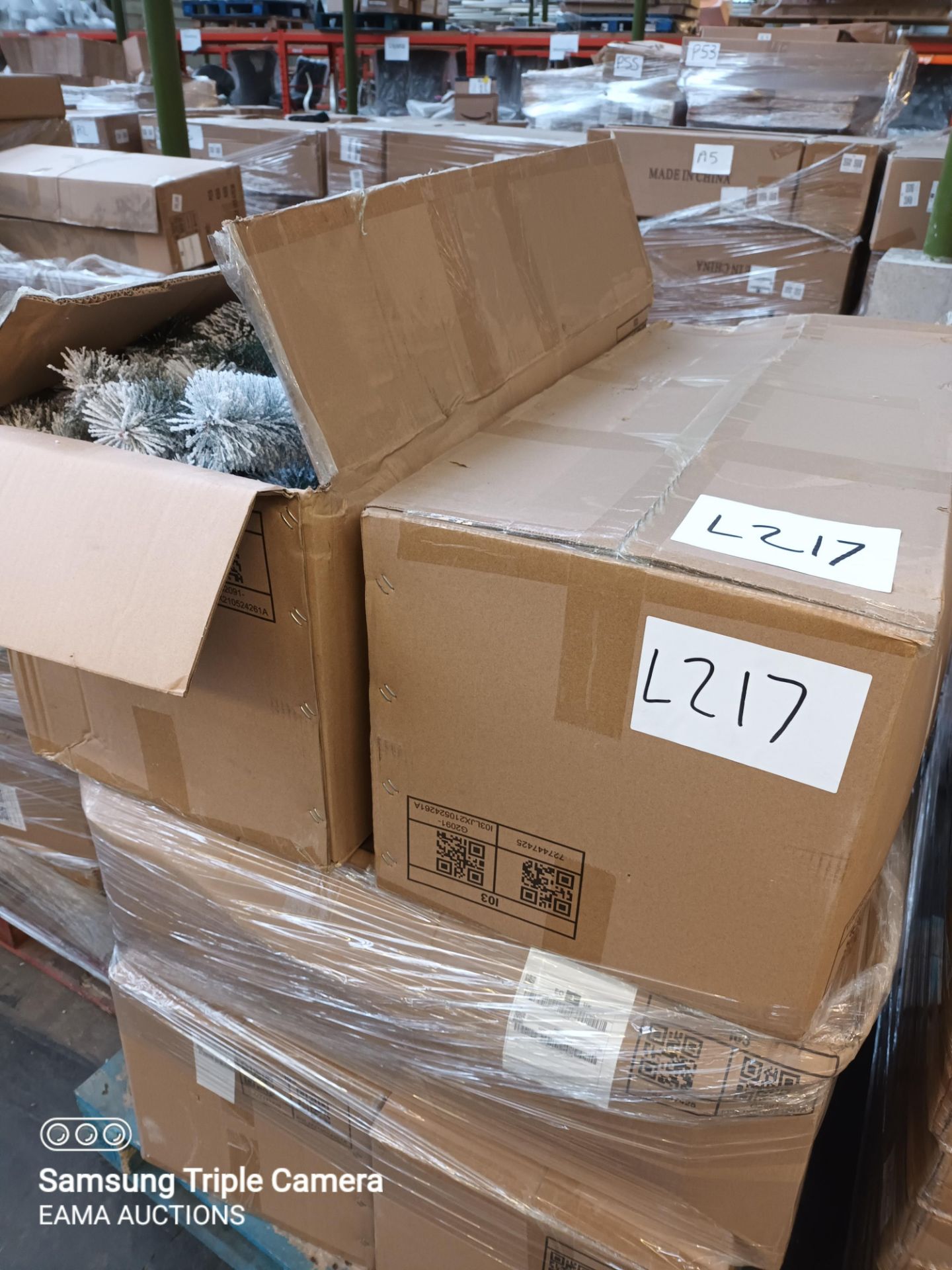 L217 - 1 PALLET CONTAINING APPROX 6 BRAND NEW ARTIFICIAL XMAS TREES SNOW EFFECT - NO LEAFLETS - Image 2 of 2
