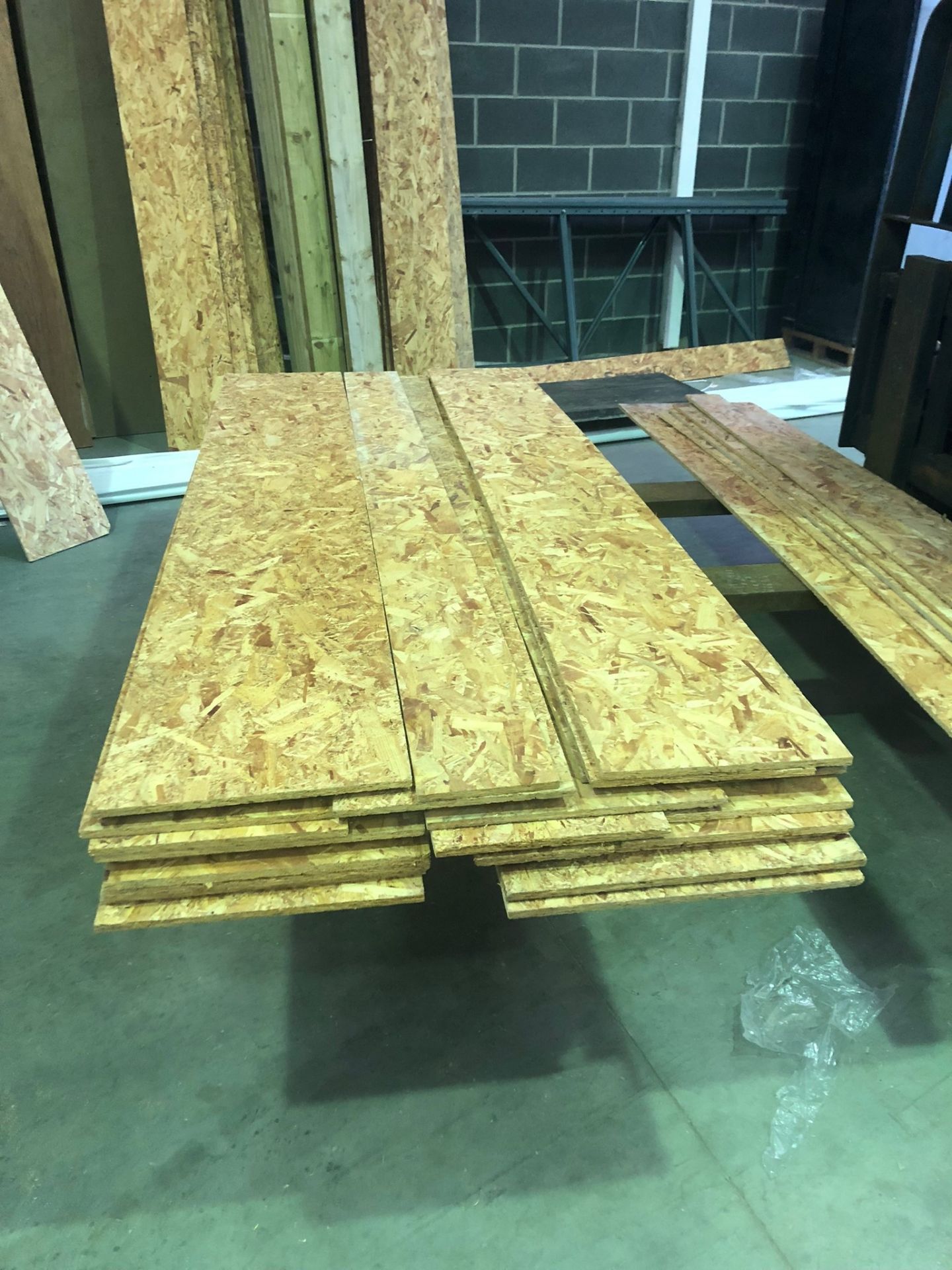 2 PALLETS OF 12MM OSB BOARD PLYWOOD RIPS BETWEEN 6INCH - 20INCH - 96 FULL SHEETS WORTH APPROX - Image 3 of 7