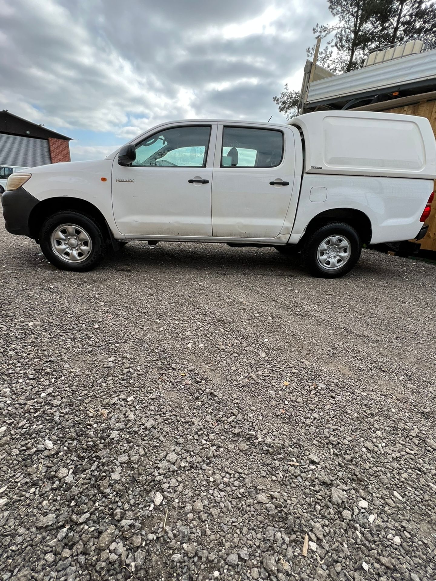 2012 TOYOTA HILUX HL2 PICK UP - DAB RADIO - A/C - ELECTRIC MIRRORS. - Image 2 of 14