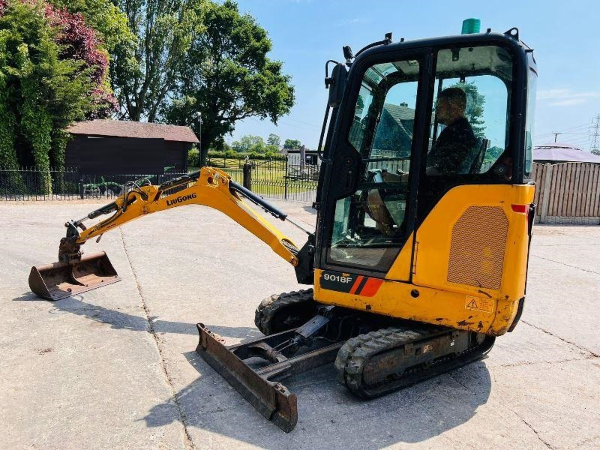 LIUGONG 9018F EXCAVATOR *YEAR 2020, 543 HOURS, ONE OWNER FROM NEW - Image 14 of 16