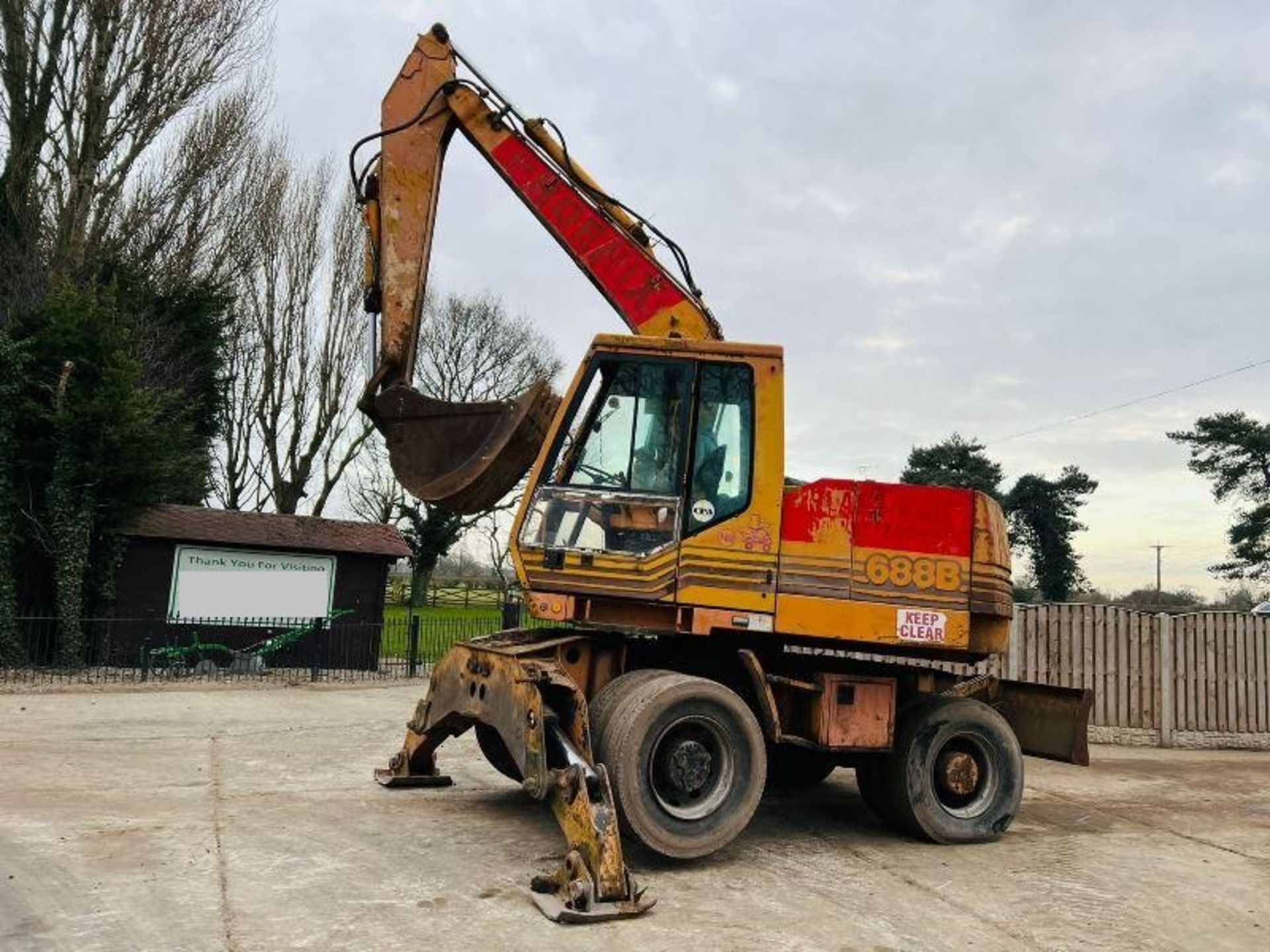 CASE 688B WHEELED EXCAVATOR C/W BUCKET - Image 2 of 10