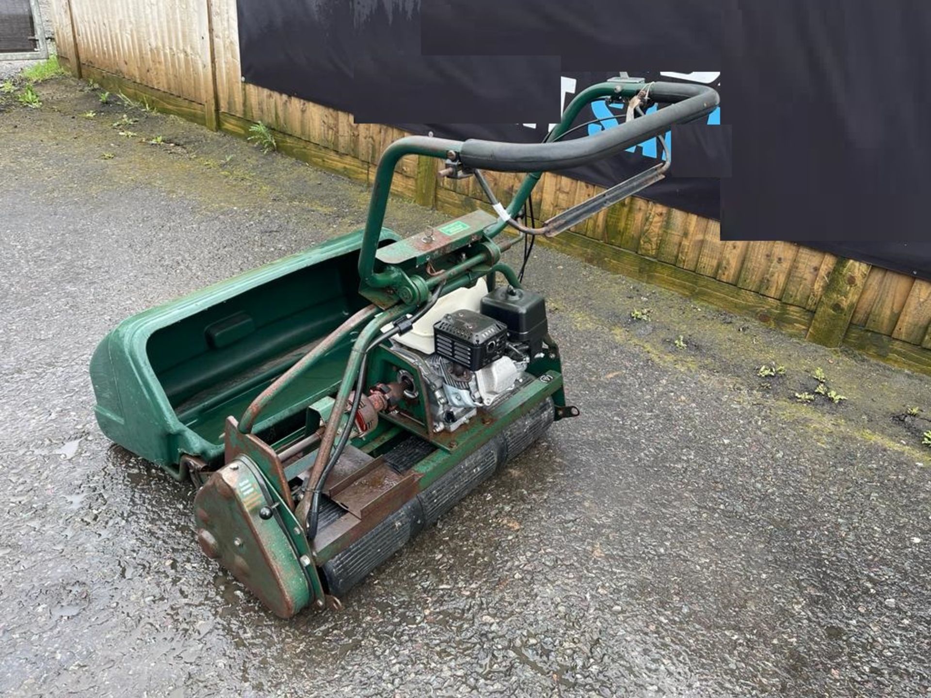 ATCO PUSH MOWER 30" HONDA ENGINE - Image 3 of 8