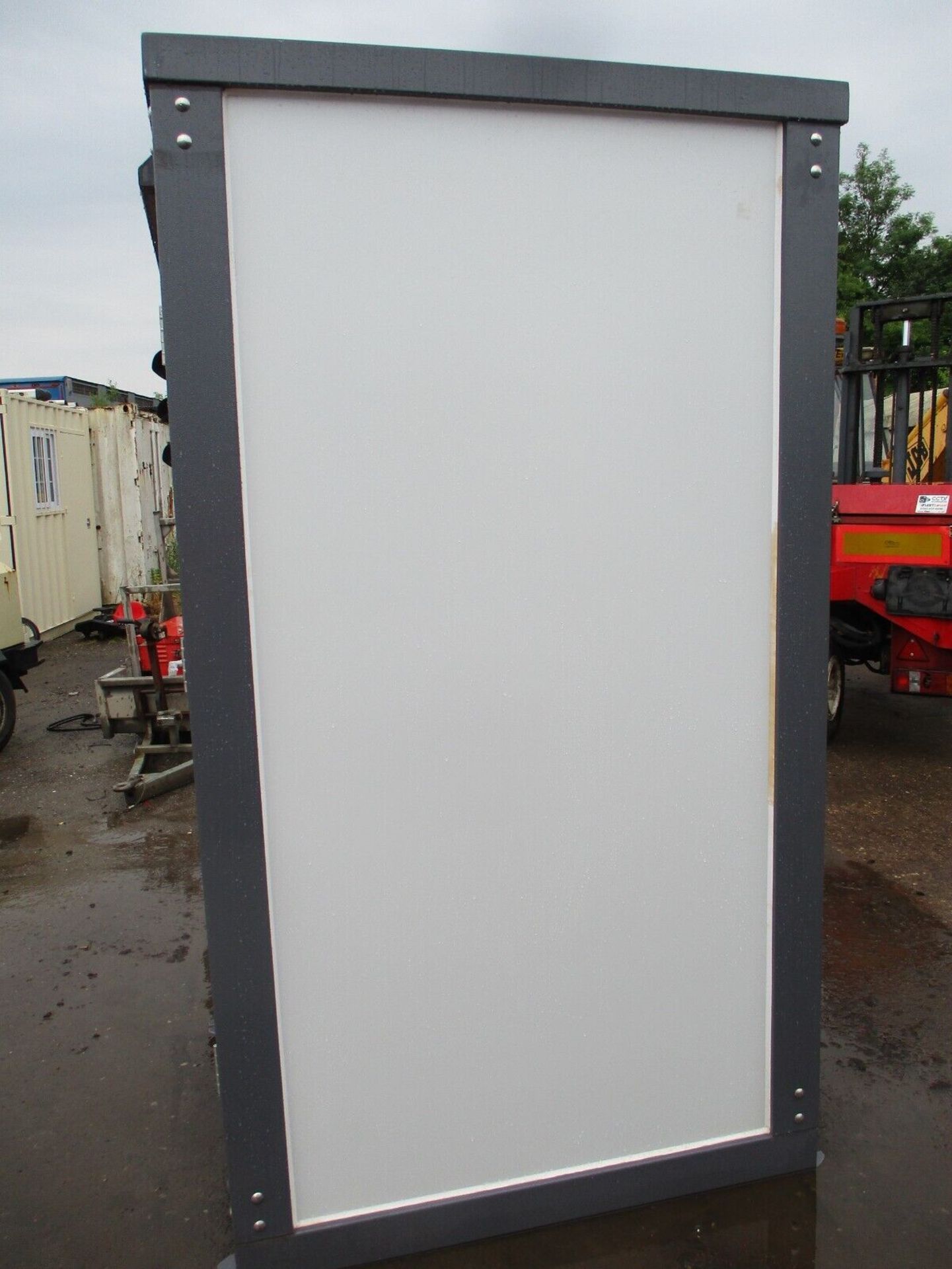 UNUSED 1.1M X 1.3M TOILET BLOCK SHIPPING CONTAINER DELIVERY ARRANGED - Image 2 of 5