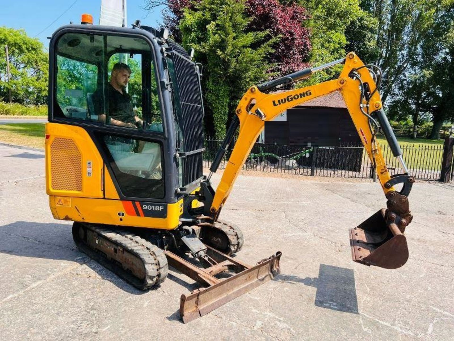 LIUGONG 9018F EXCAVATOR *YEAR 2020, 543 HOURS, ONE OWNER FROM NEW - Image 9 of 16
