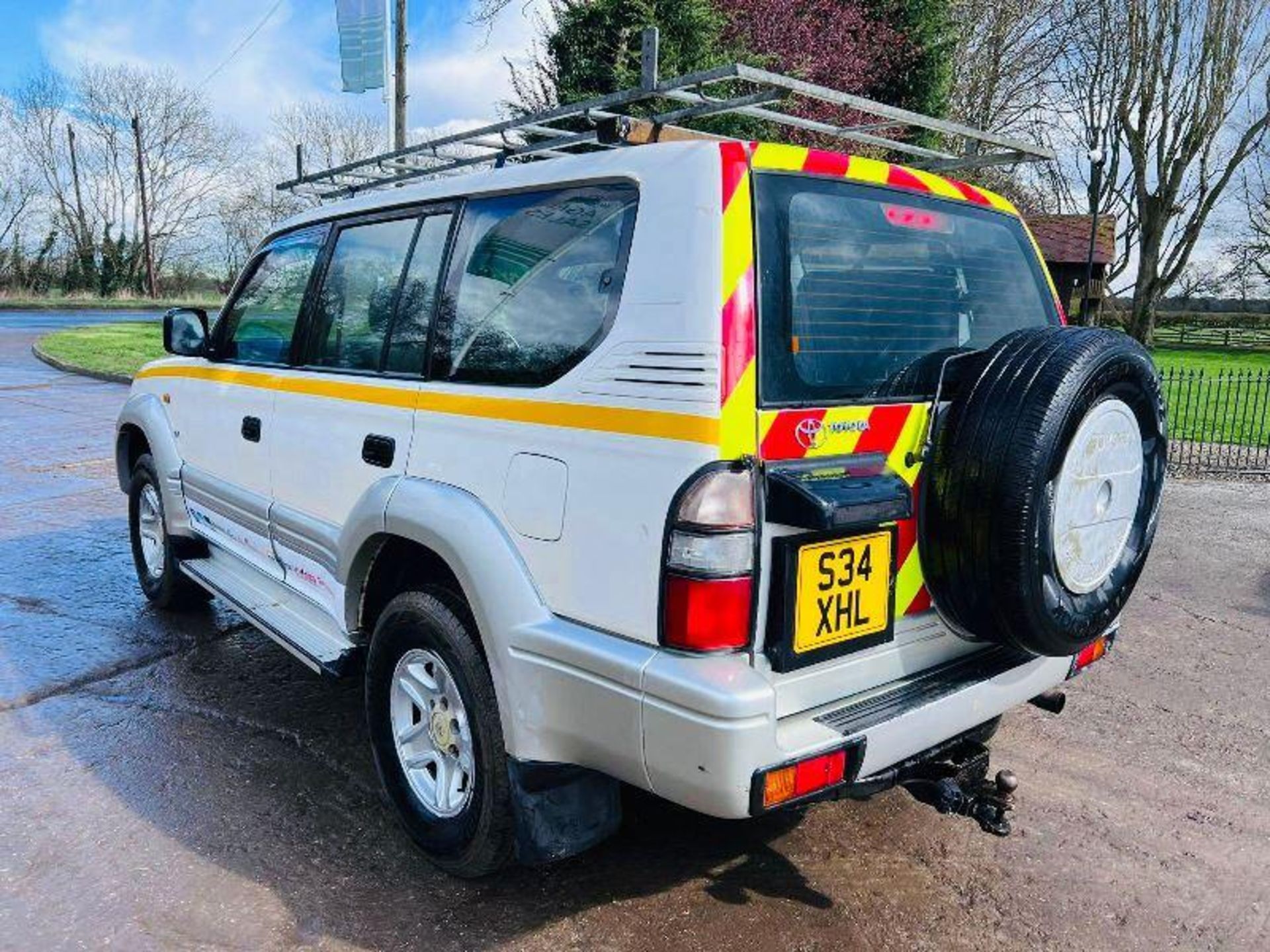 TOYOTA LAND CRUISER GX 4WD VEHICLE C/W ROOF RACK & MANUAL GEAR BOX - Image 15 of 20