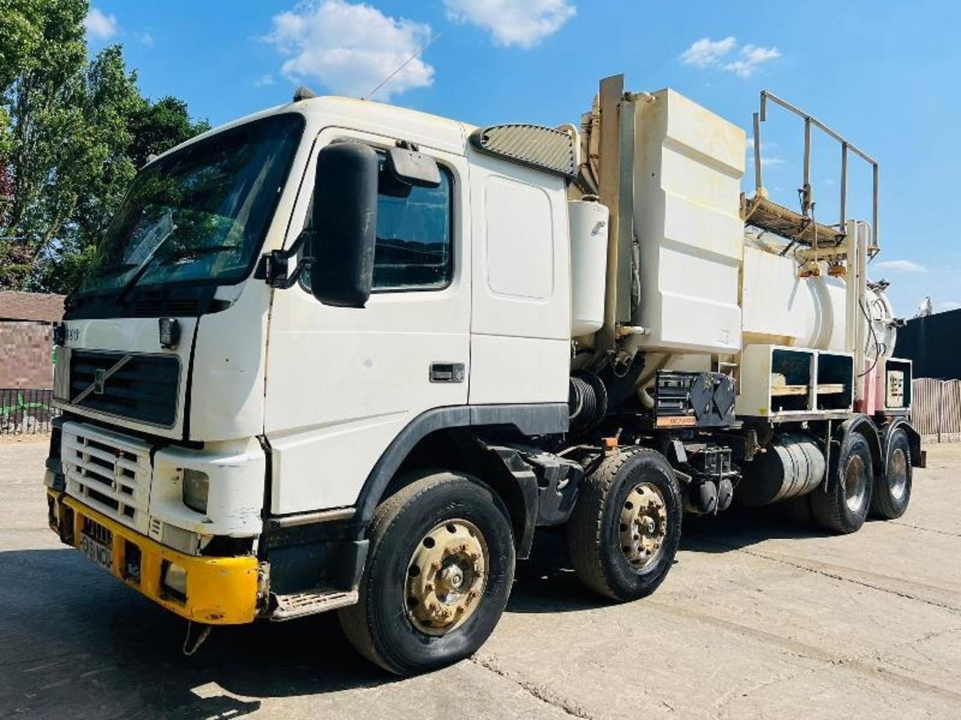 VOLVO FM12 8X4 DOUBLE DRIVE VACUM TANKER LORRY *4000 GAL CAPACITY - Image 11 of 15