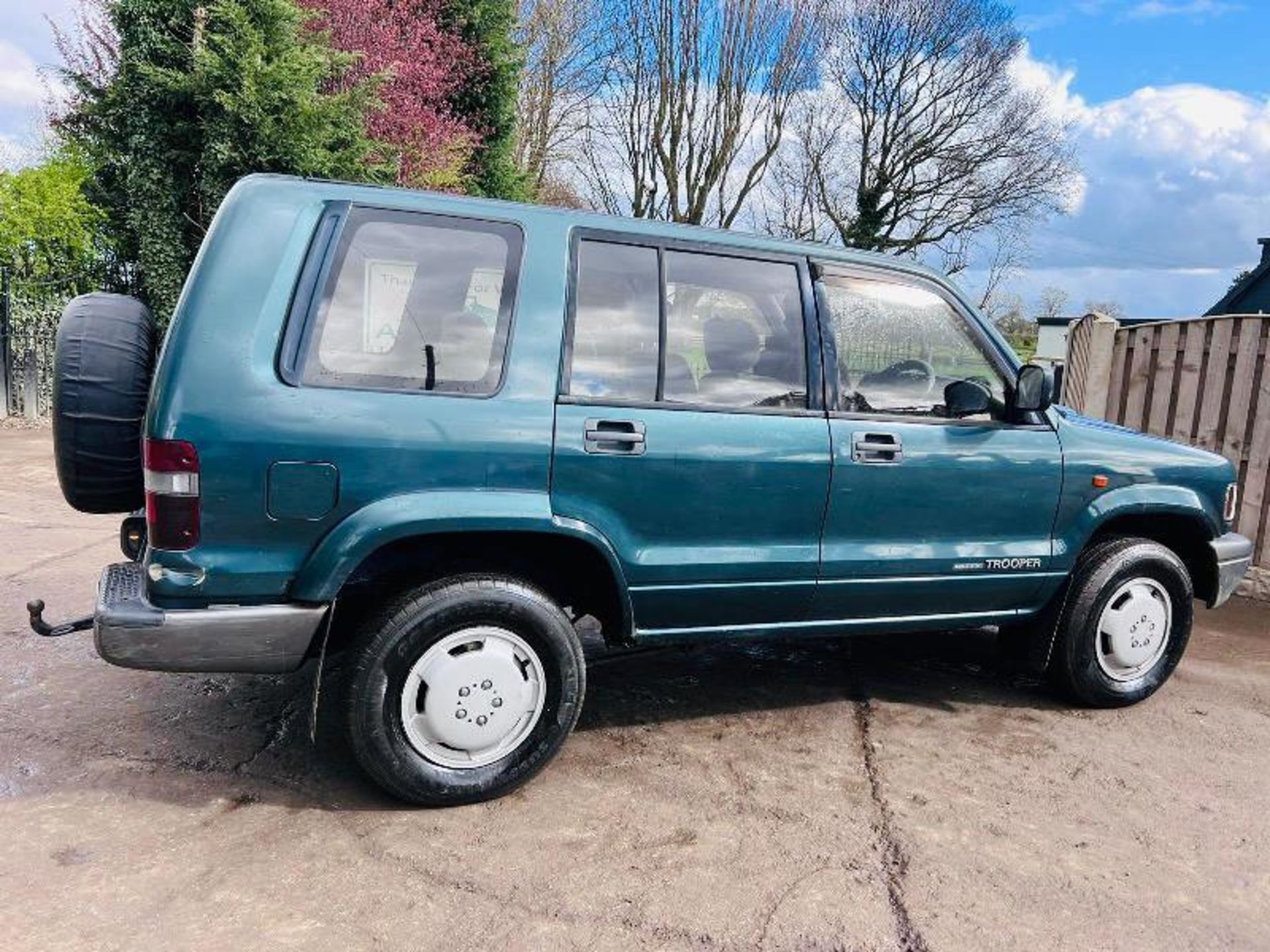 ISUZU TROOPER DUTY 3.1L VEHICLE C/W MANUAL GEAR BOX - Image 18 of 19