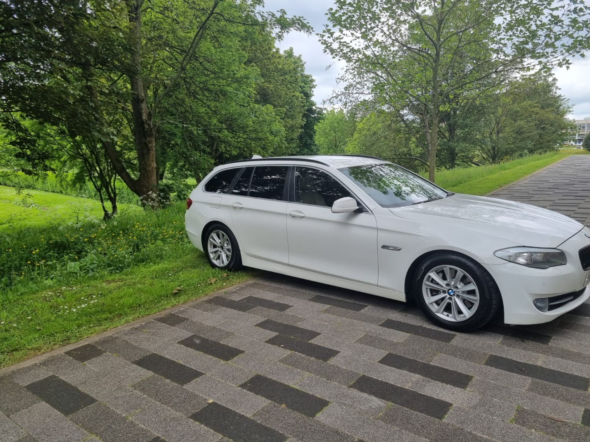 2013 BMW 530D AC AUTO WHITE ESTATE -268HP - FULL SERVICE HISTORY - YW13 FCL - RESERVE REDUCED