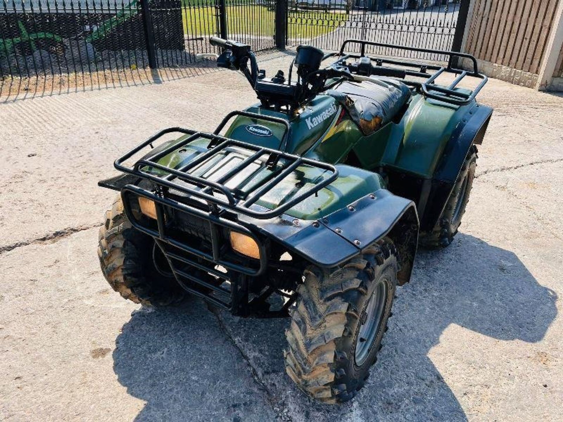 KAWASAKI KLF300 4X4 QUAD BIKE C/W FRONT & REAR CARRY RACKS - Image 9 of 16