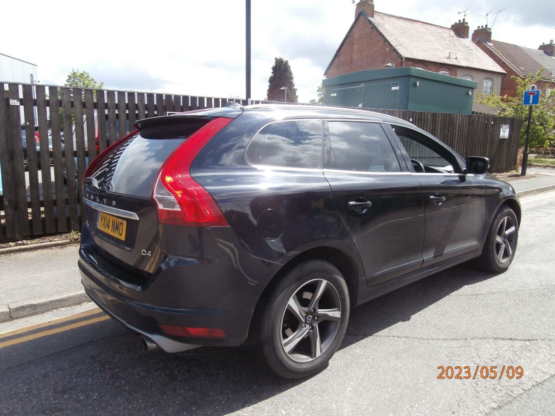 2014 VOLVO XC60 2.0 D4 R-DESIGN 5 DOOR 4X4 - 136,679 MILES - 1 KEY - Image 6 of 14