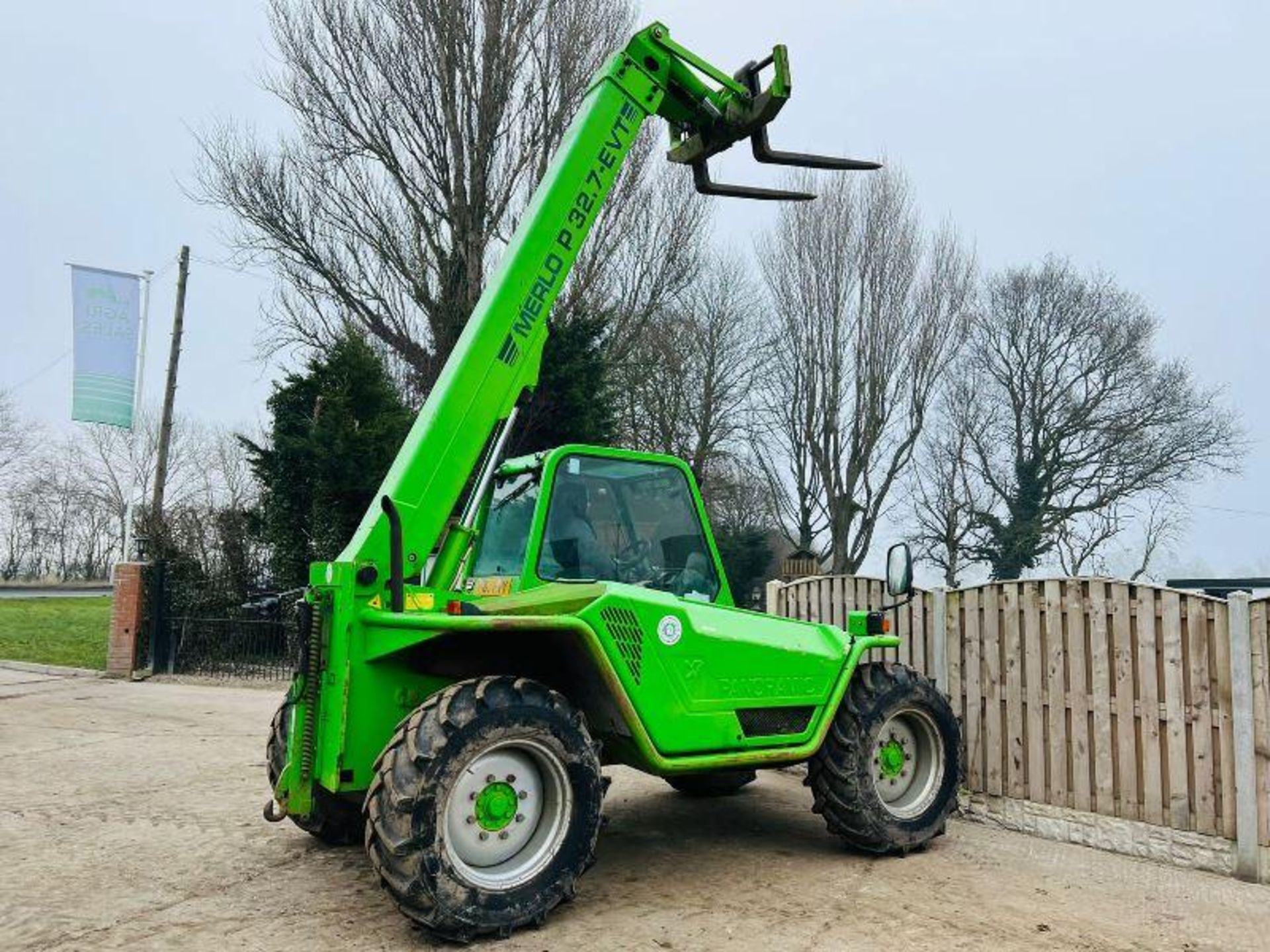 MERLO P32.7 4WD TELEHANDLER * AG-SPEC* C/W PALLET TINES & PICK UP HITCH - Image 5 of 10