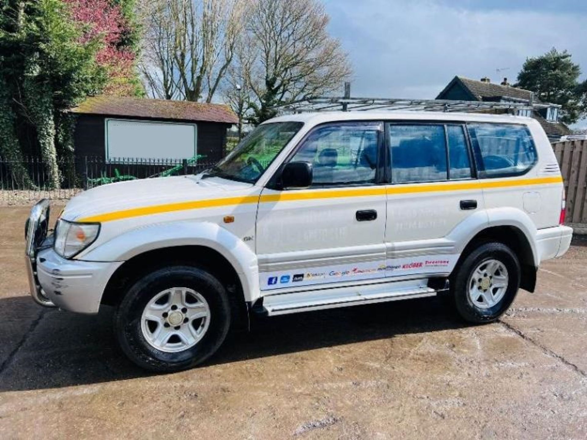 TOYOTA LAND CRUISER GX 4WD VEHICLE C/W ROOF RACK & MANUAL GEAR BOX - Image 11 of 20