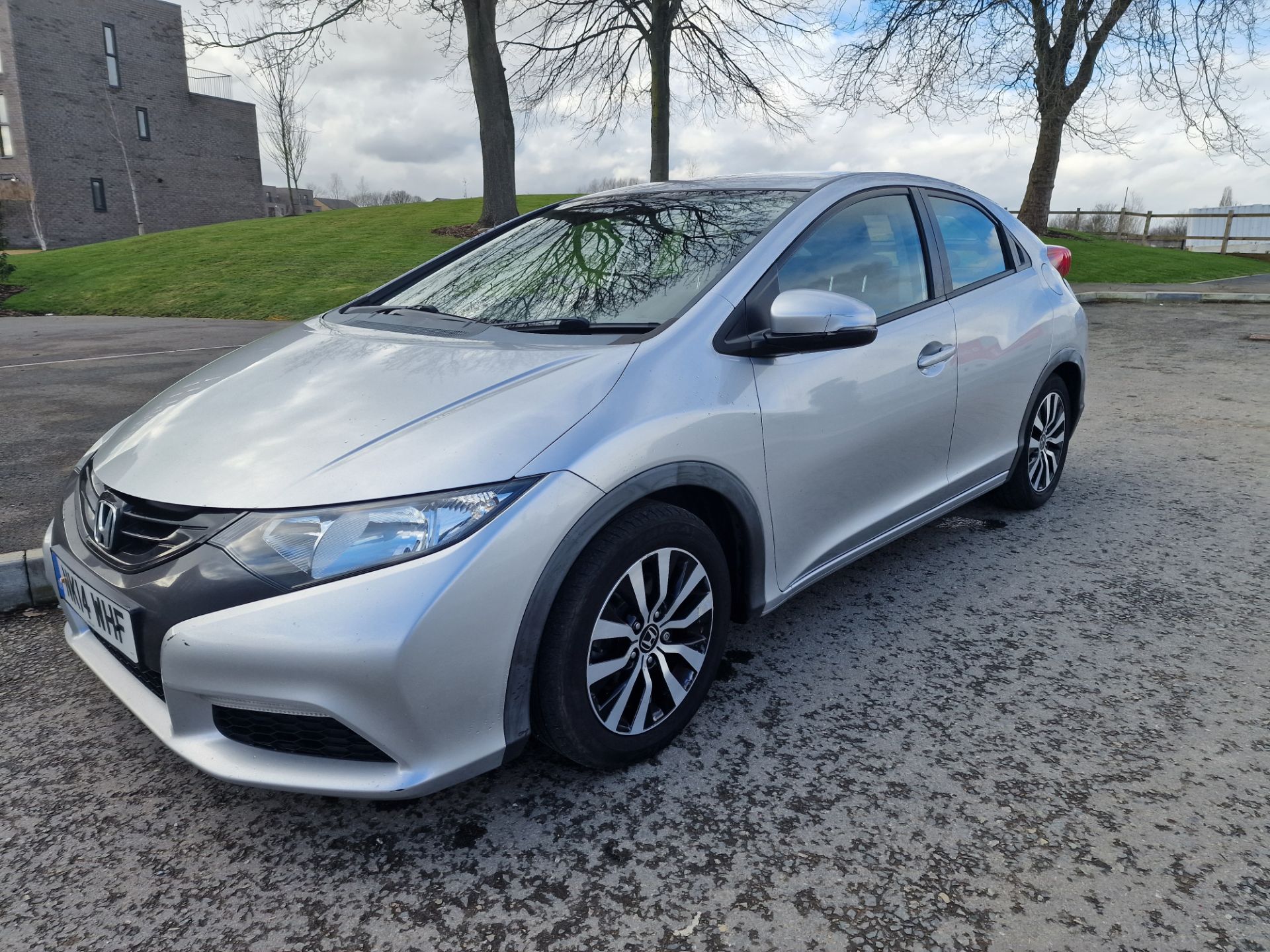 2014 HONDA CIVIC 1.6 DIESEL SILVER HATCHBACK - ELECTRIC WINDOWS - CRUISE CONTROL - Image 10 of 14