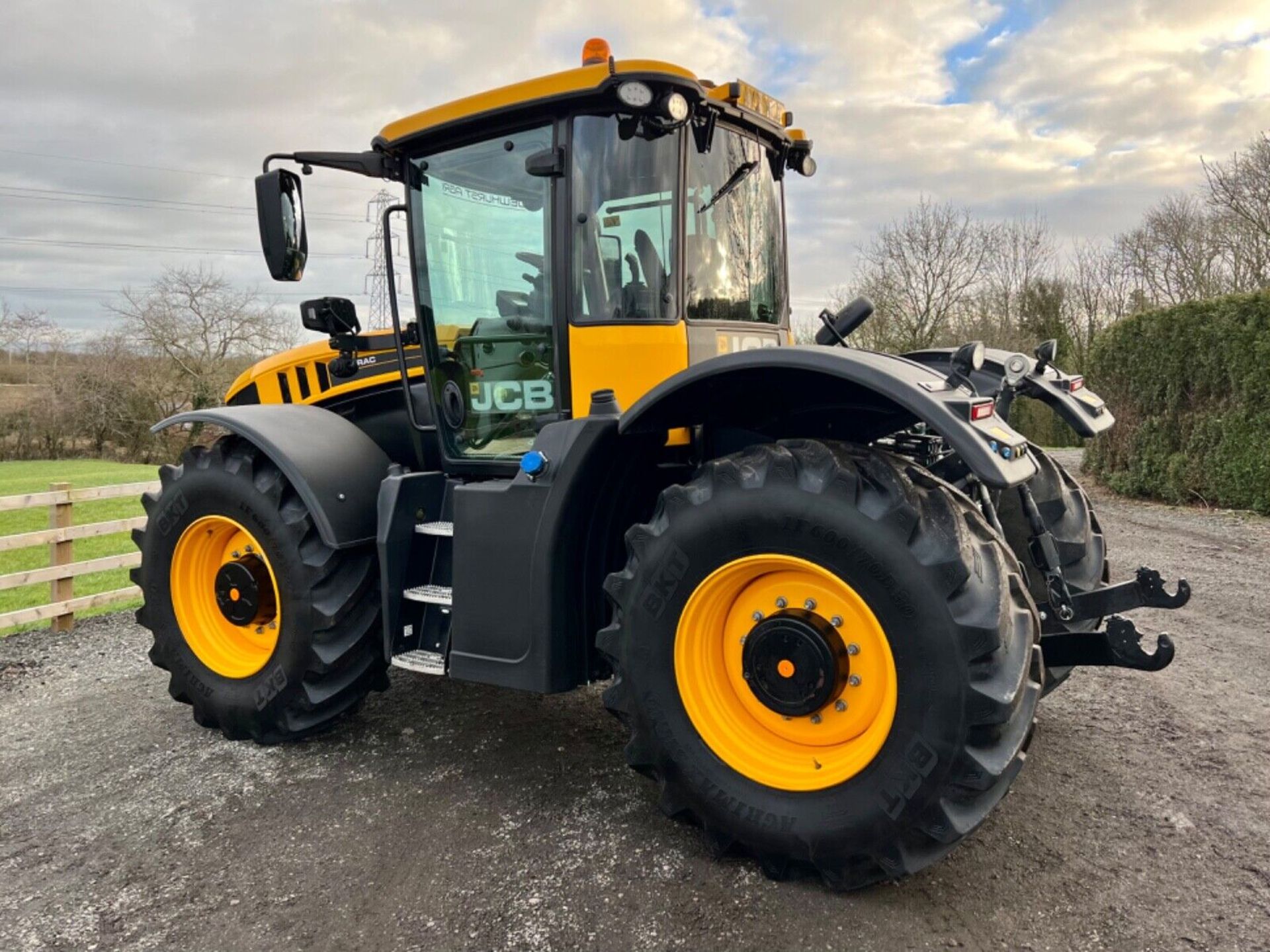 2021 (21) JCB FASTRAC 4220 STAGE V ** FULL SPEC ** LED ROAD LIGHT PACKAGE - Image 4 of 10