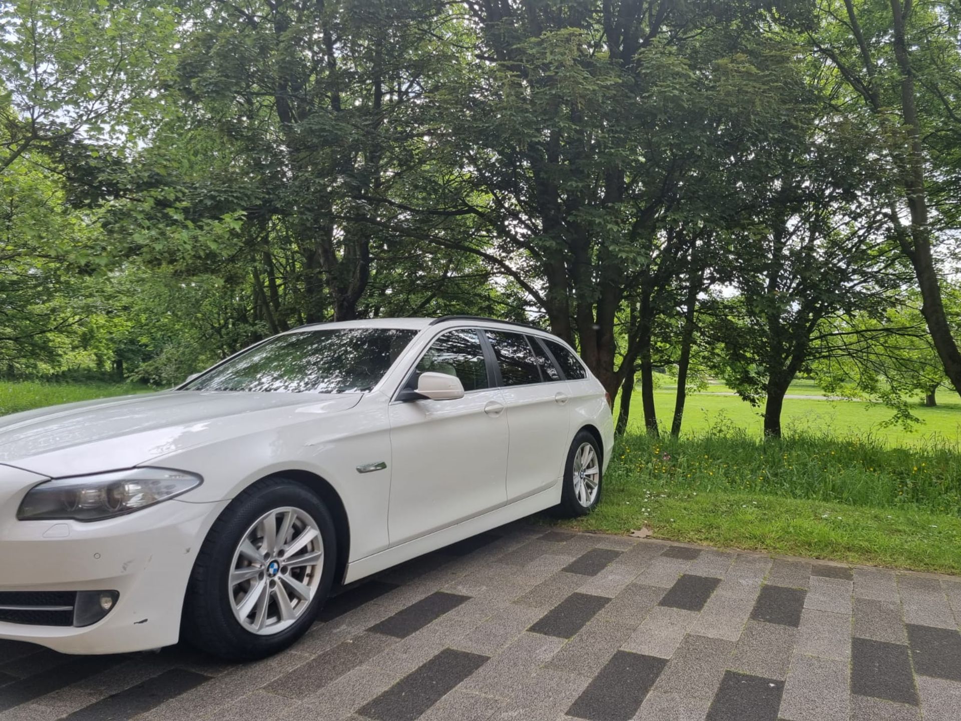 2013 BMW 530D AC AUTO WHITE ESTATE -268HP - FULL SERVICE HISTORY - YW13 FCL - RESERVE REDUCED - Image 4 of 12