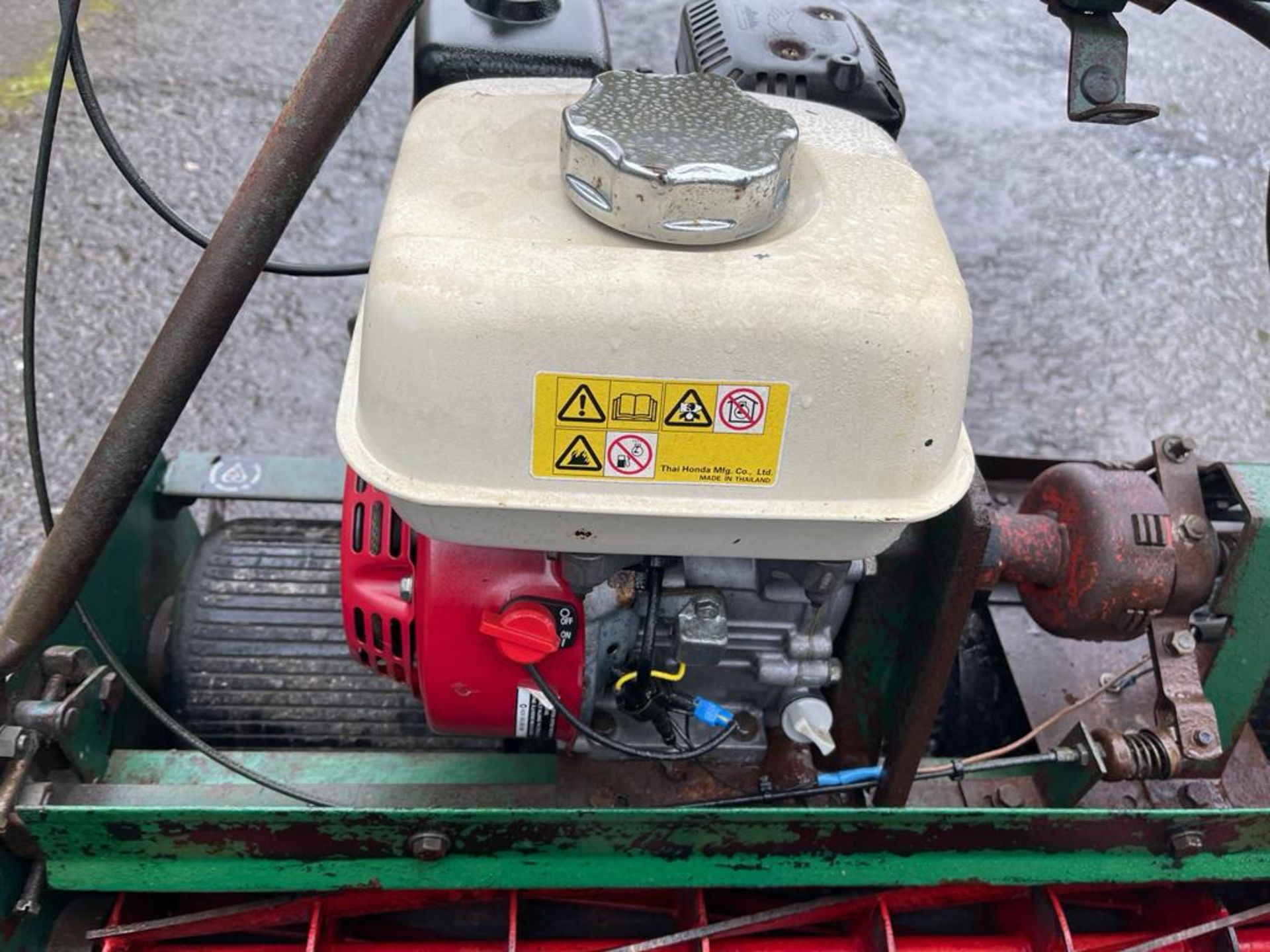 ATCO PUSH MOWER 30" HONDA ENGINE - Image 6 of 8