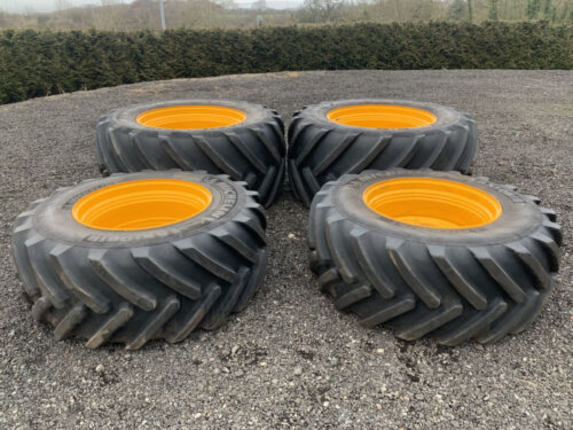MICHELIN 900/50 R42 & 650/65 R34 COMPLETE SET OF RIMS & TYRES / JCB FASTRAC 8330