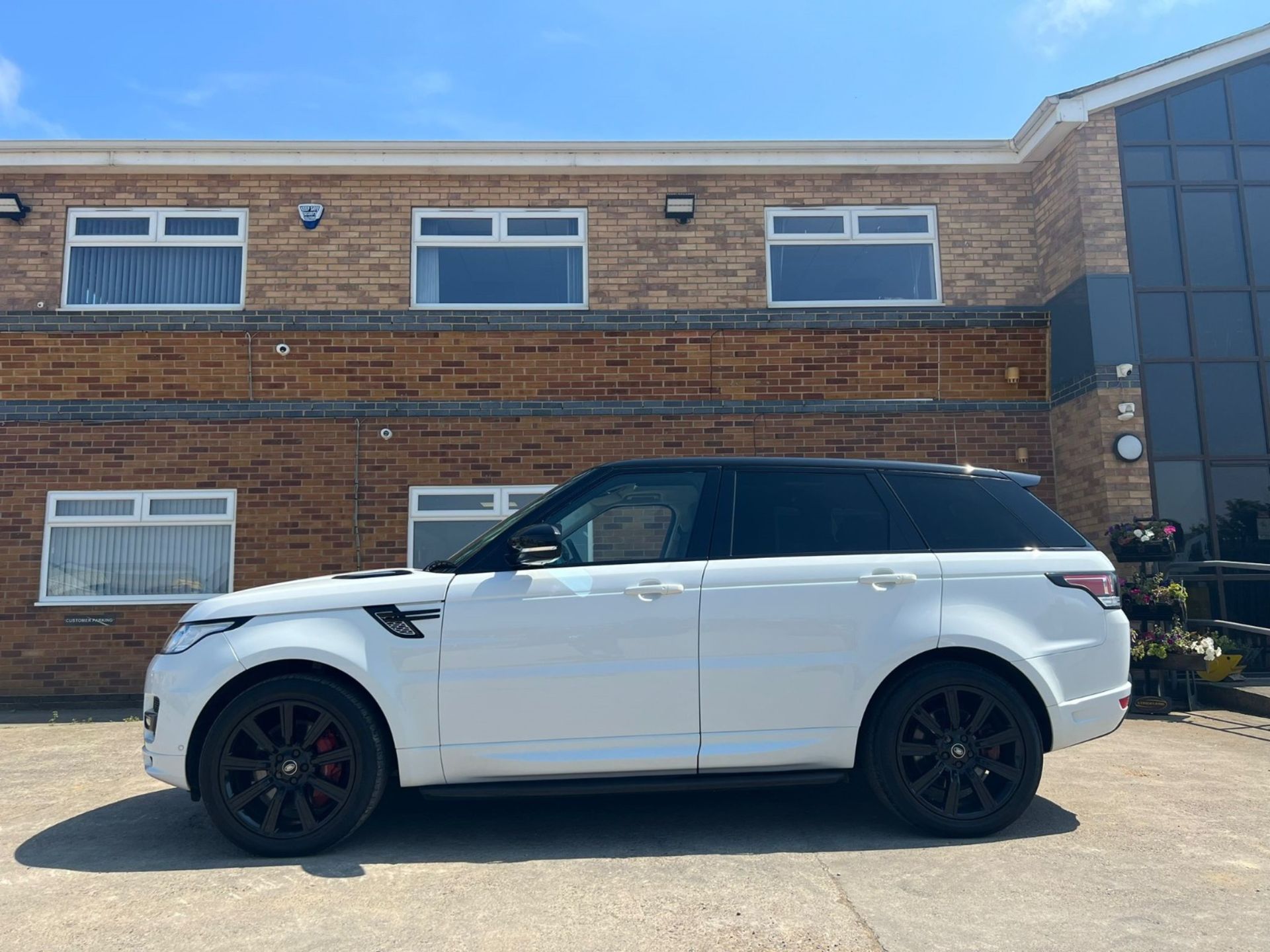 2015 RANGE ROVER SPORT 4.4 V8 AUTOBIOGRAPHY DYNAMIC TOW BAR FRIDGE FULL MOT - Image 2 of 12