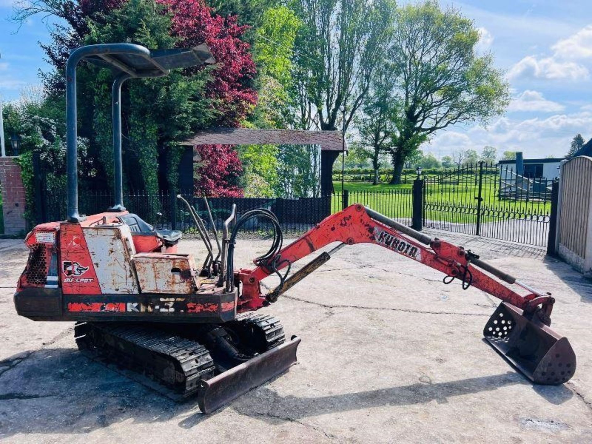 KUBOTA KH31 TRACKED EXCAVATOR C/W ROLE BAR AND CANOPY - Image 7 of 14