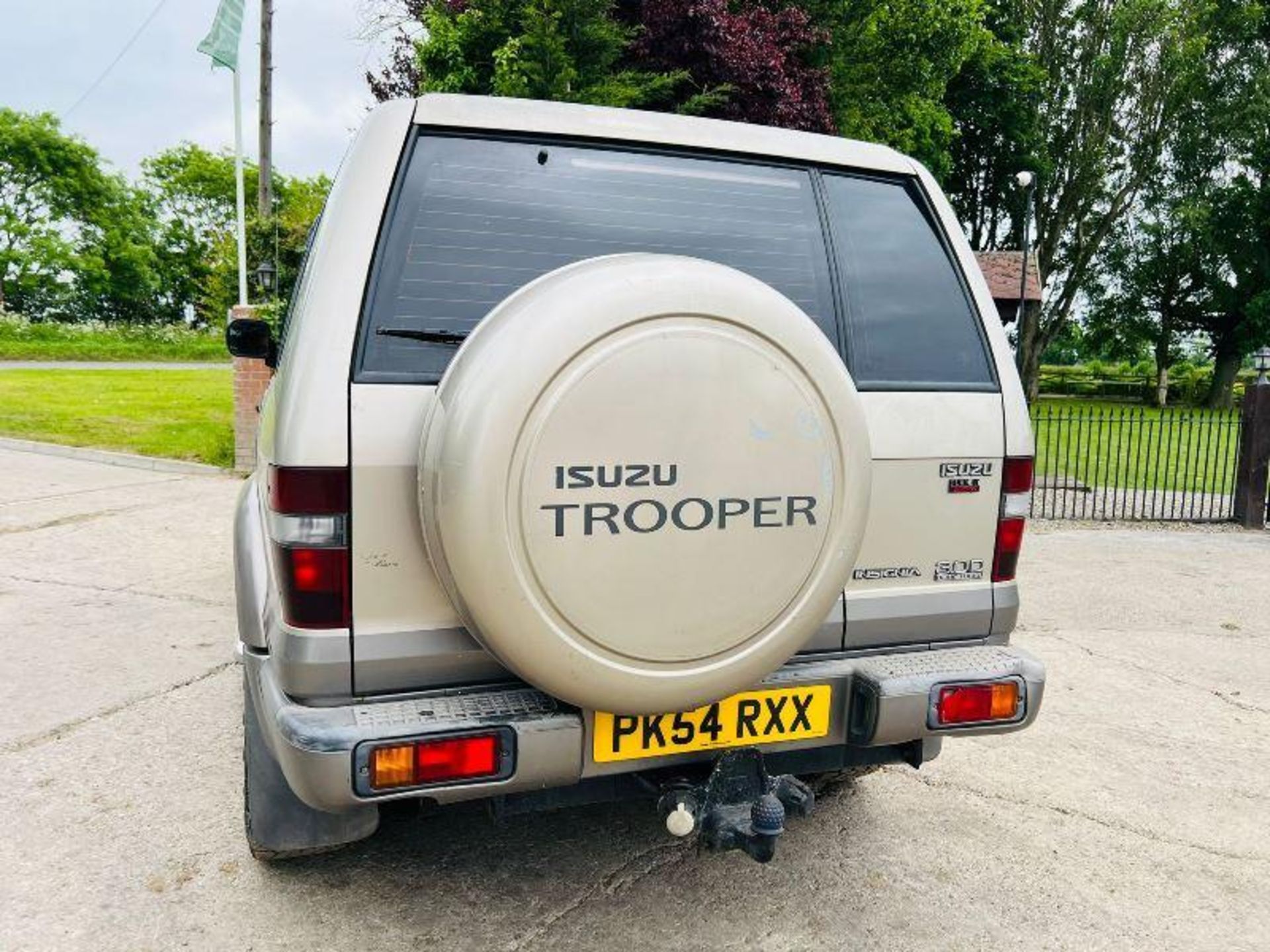 ISUZU TROOPER INSIGNIA 3.0L TURBO 4WD VEHICLE - Image 14 of 18