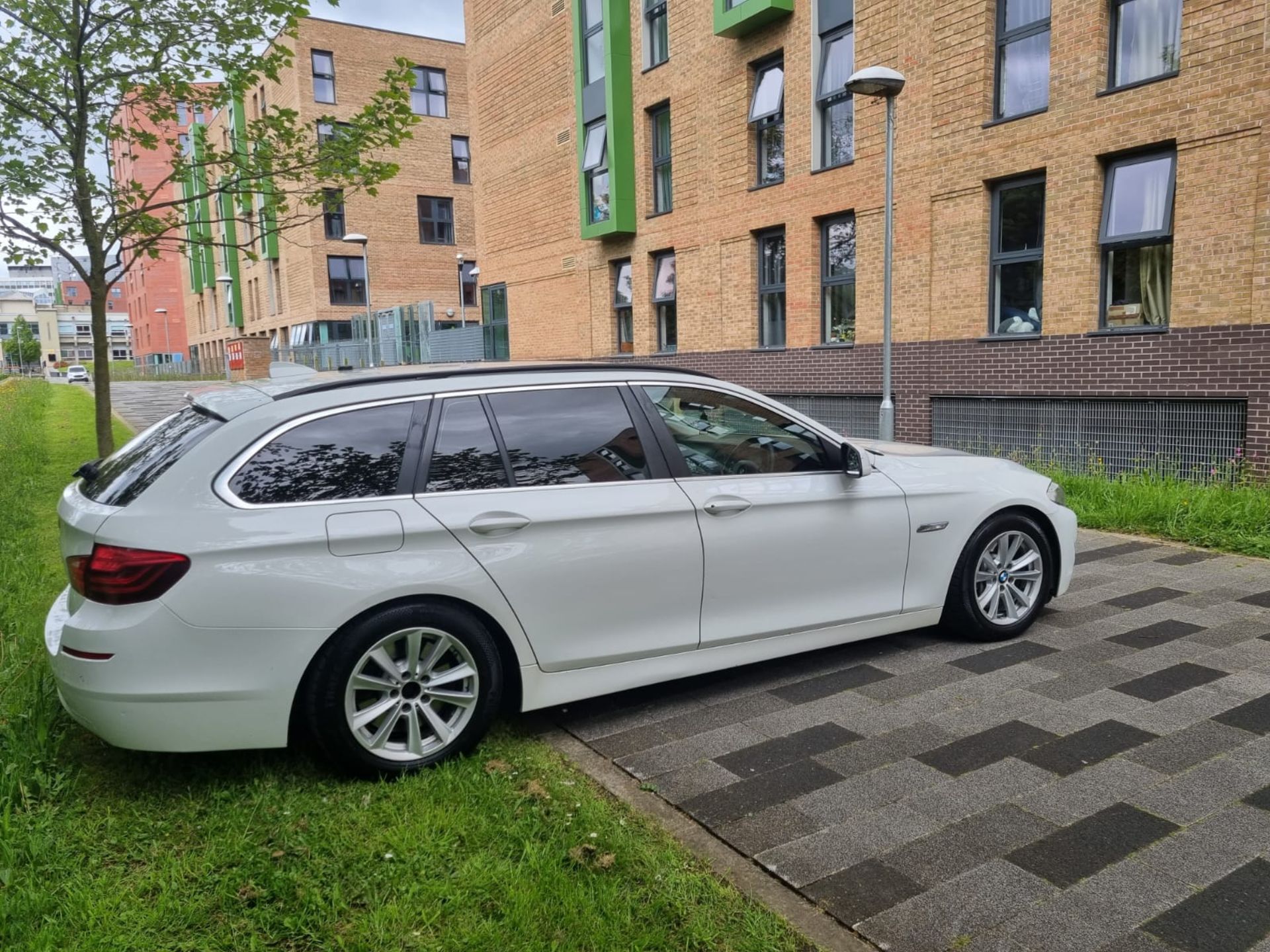 2013 BMW 530D AC AUTO WHITE ESTATE -268HP - FULL SERVICE HISTORY - YW13 FCL - RESERVE REDUCED - Image 6 of 12