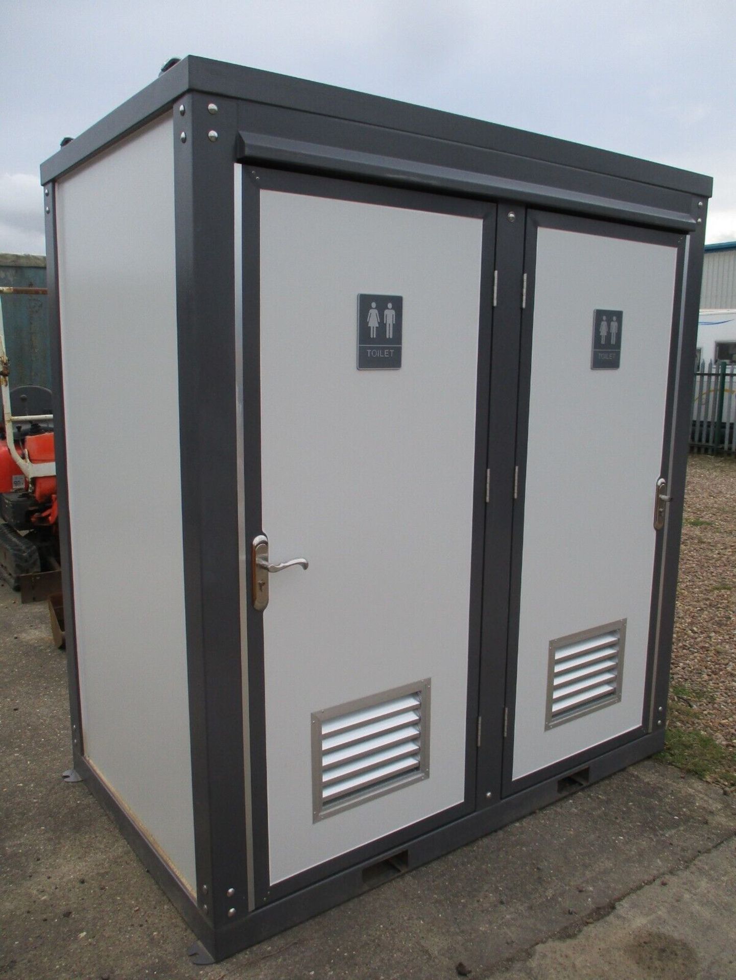 2.15M X 1.3M DOUBLE TOILET BLOCK SECURE SHIPPING CONTAINER DELIVERY ARRANGED - Image 3 of 9
