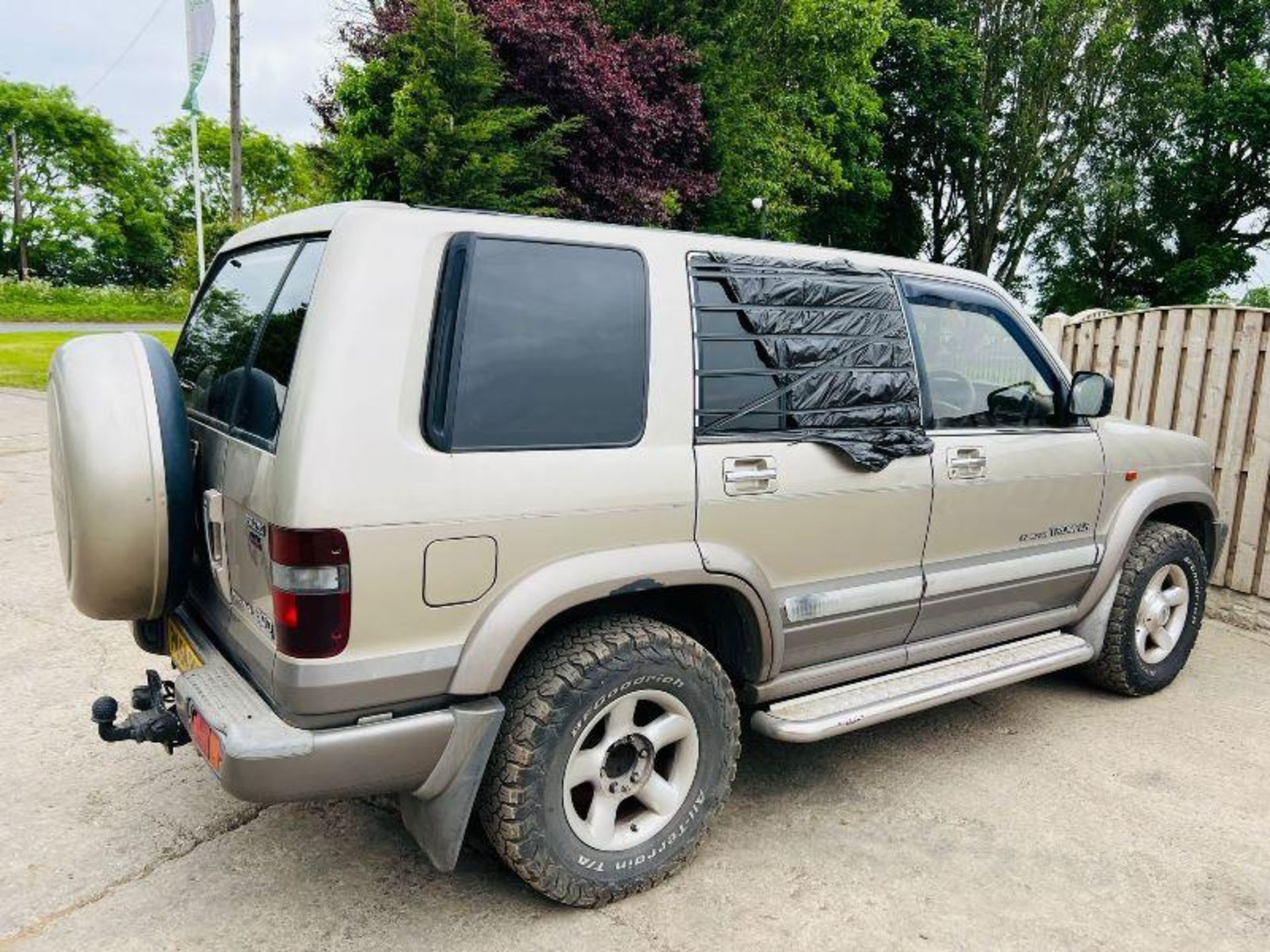 ISUZU TROOPER INSIGNIA 3.0L TURBO 4WD VEHICLE - Image 10 of 18