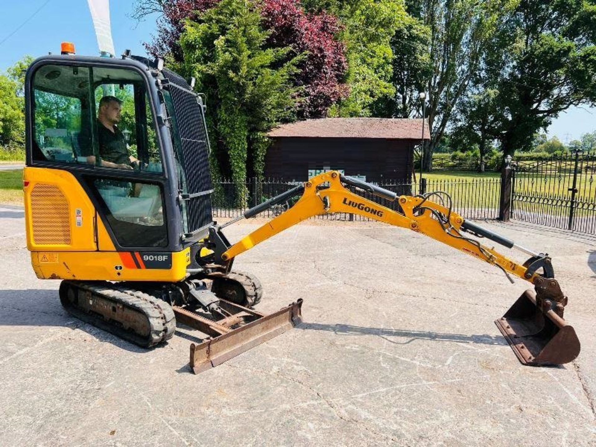 LIUGONG 9018F EXCAVATOR *YEAR 2020, 543 HOURS, ONE OWNER FROM NEW - Image 8 of 16