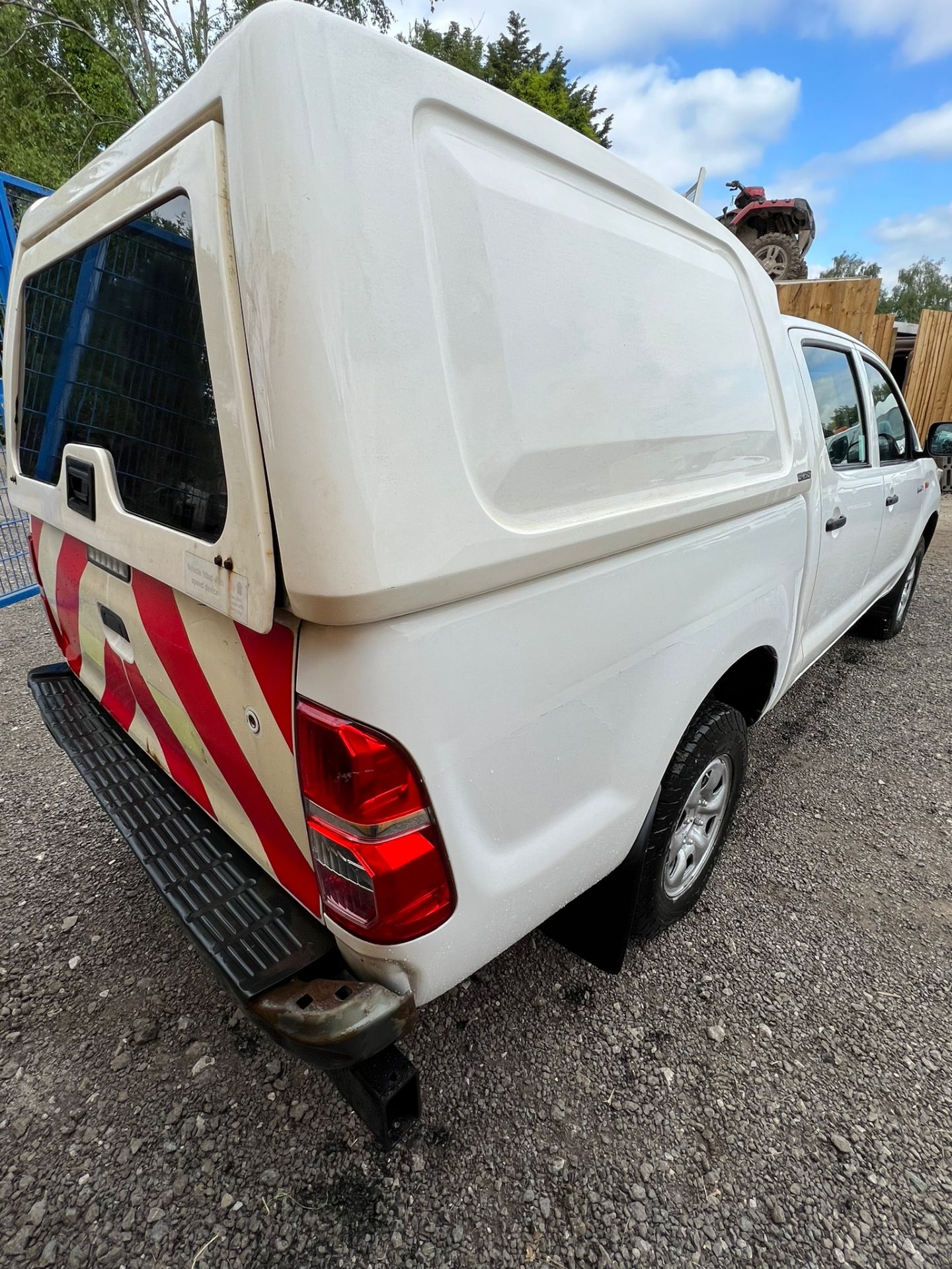 2012 TOYOTA HILUX HL2 PICK UP - DAB RADIO - A/C - ELECTRIC MIRRORS. - Image 11 of 14