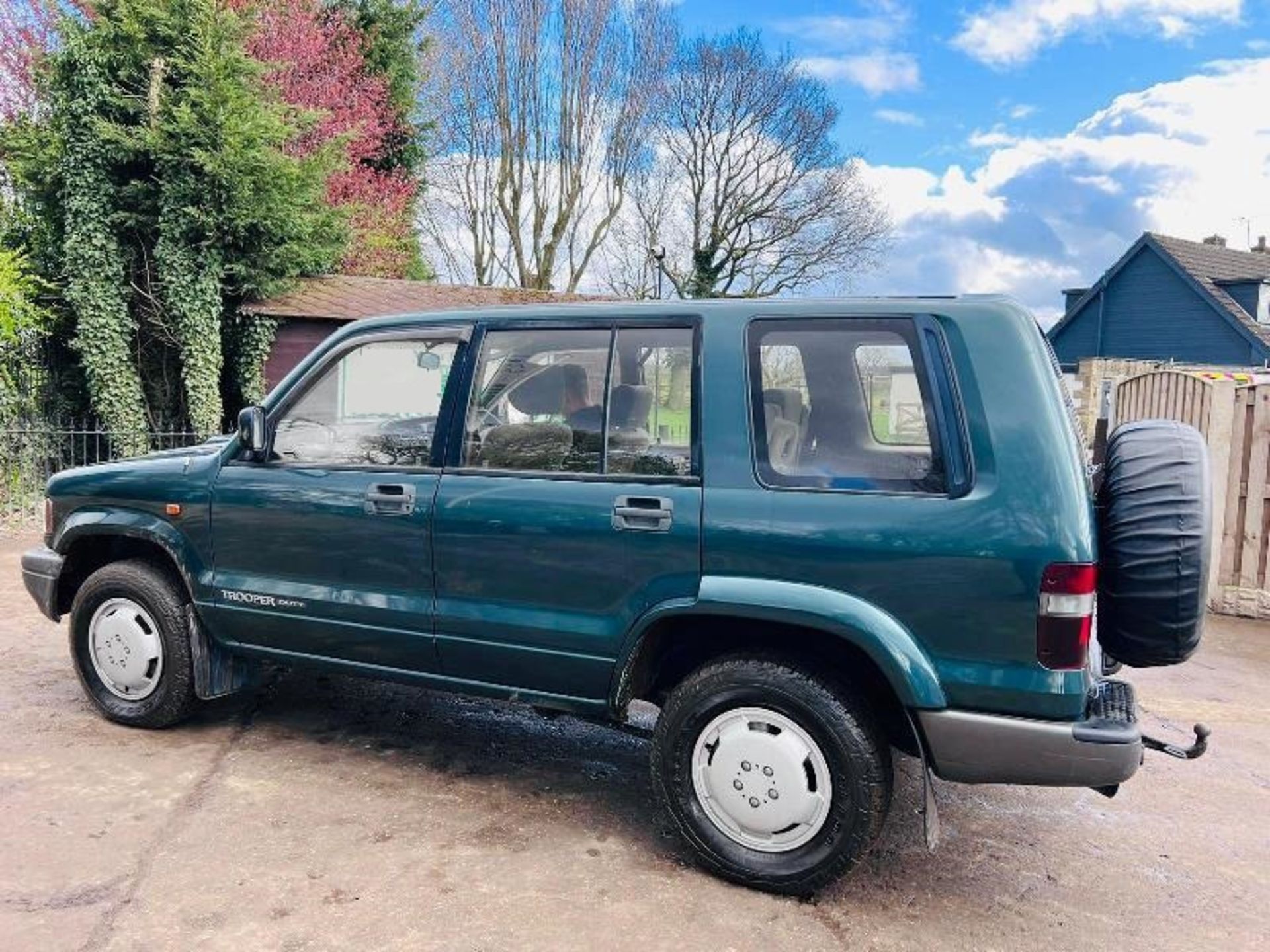 ISUZU TROOPER DUTY 3.1L VEHICLE C/W MANUAL GEAR BOX - Image 5 of 19