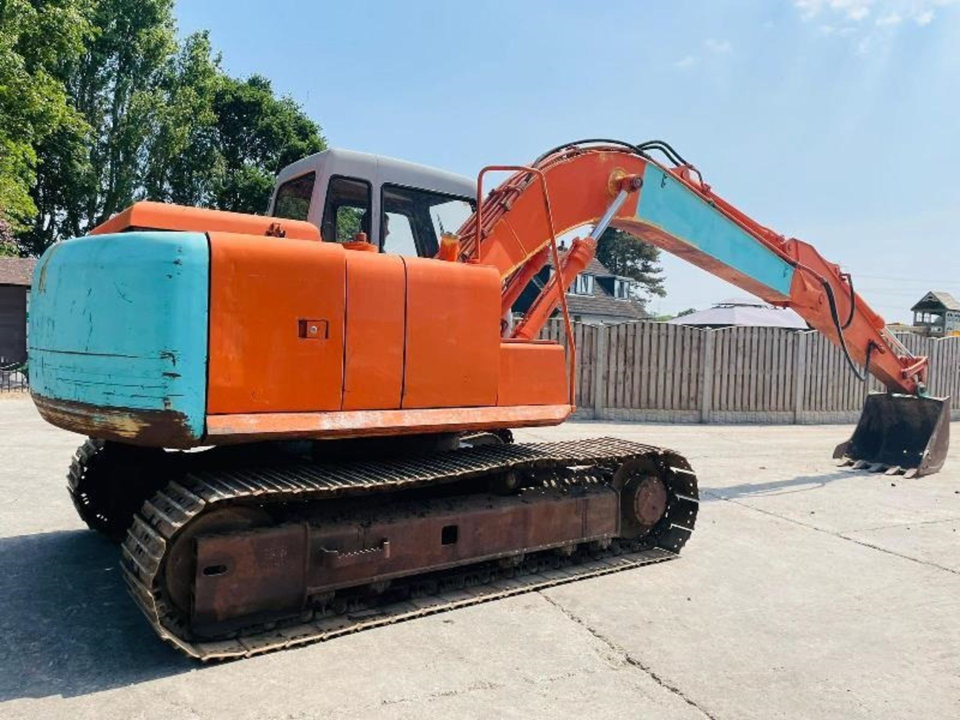 SUMIMOTO SH120 TRACKED EXCAVATOR C/W BUCKET - Image 6 of 17