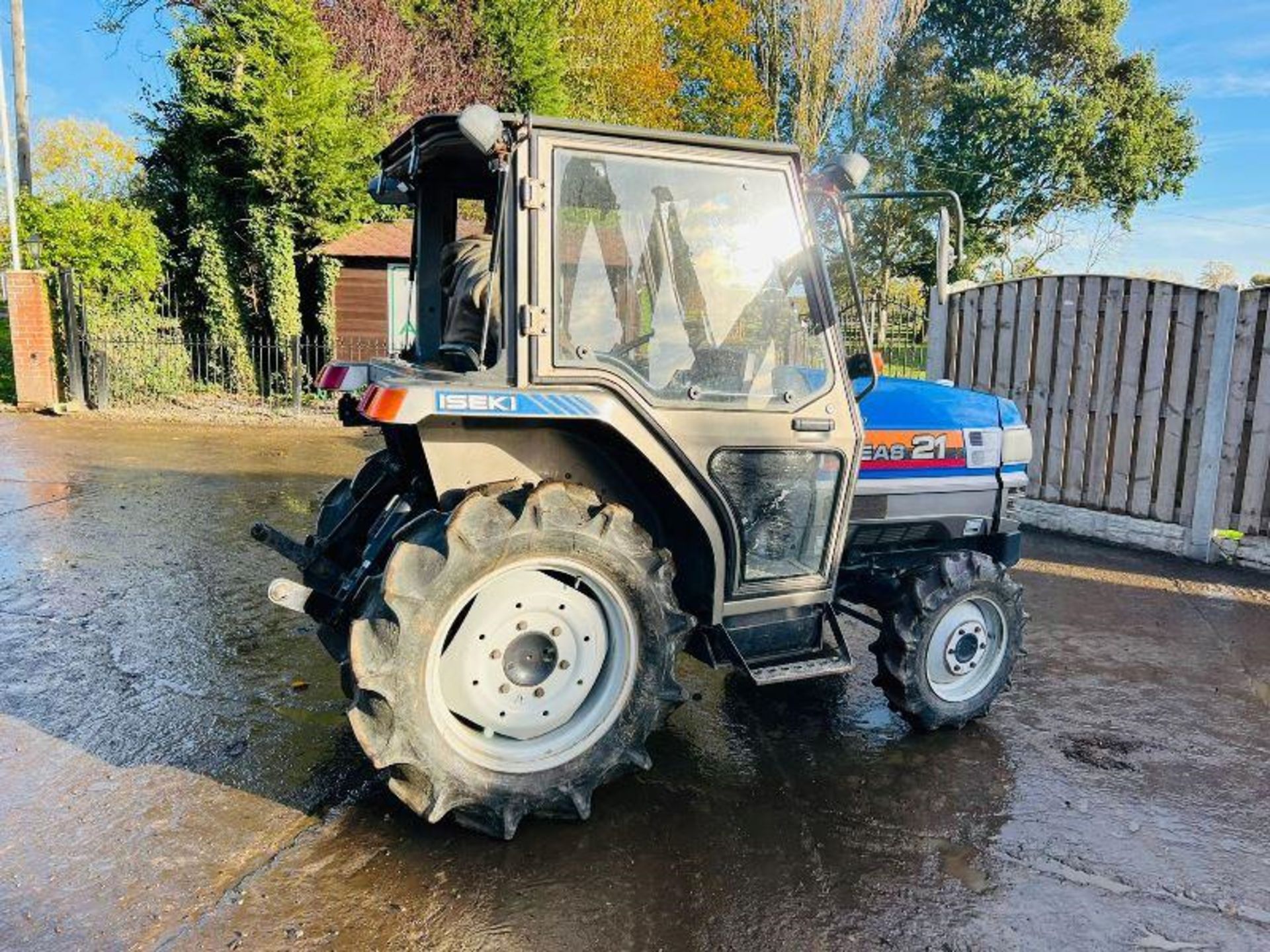 ISEKI TG21 4WD COMPAC TRACTOR * 1162 HOURS * C/W REAR LINKAGE - Image 8 of 14