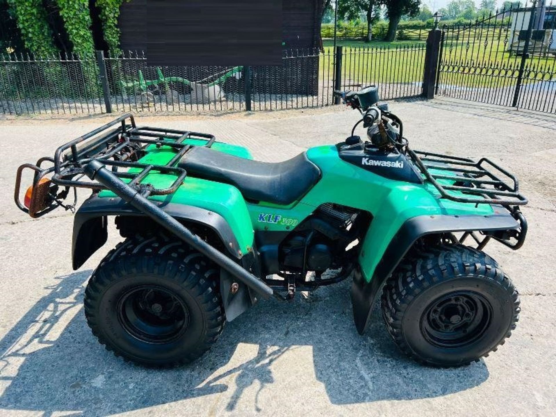 KAWASAKI KLF300 4X4 QUAD BIKE *ROAD REGISTERED * - Image 6 of 10