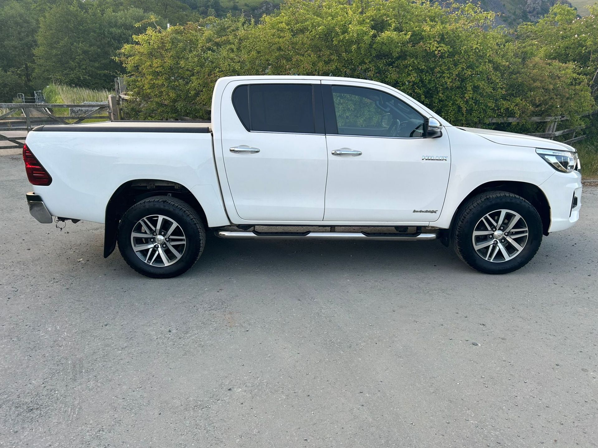 AUTOMATIC 2018 TOYOTA HILUX LIMITED EDITION FACELIFT ROLLER SHUTTER - Image 11 of 18