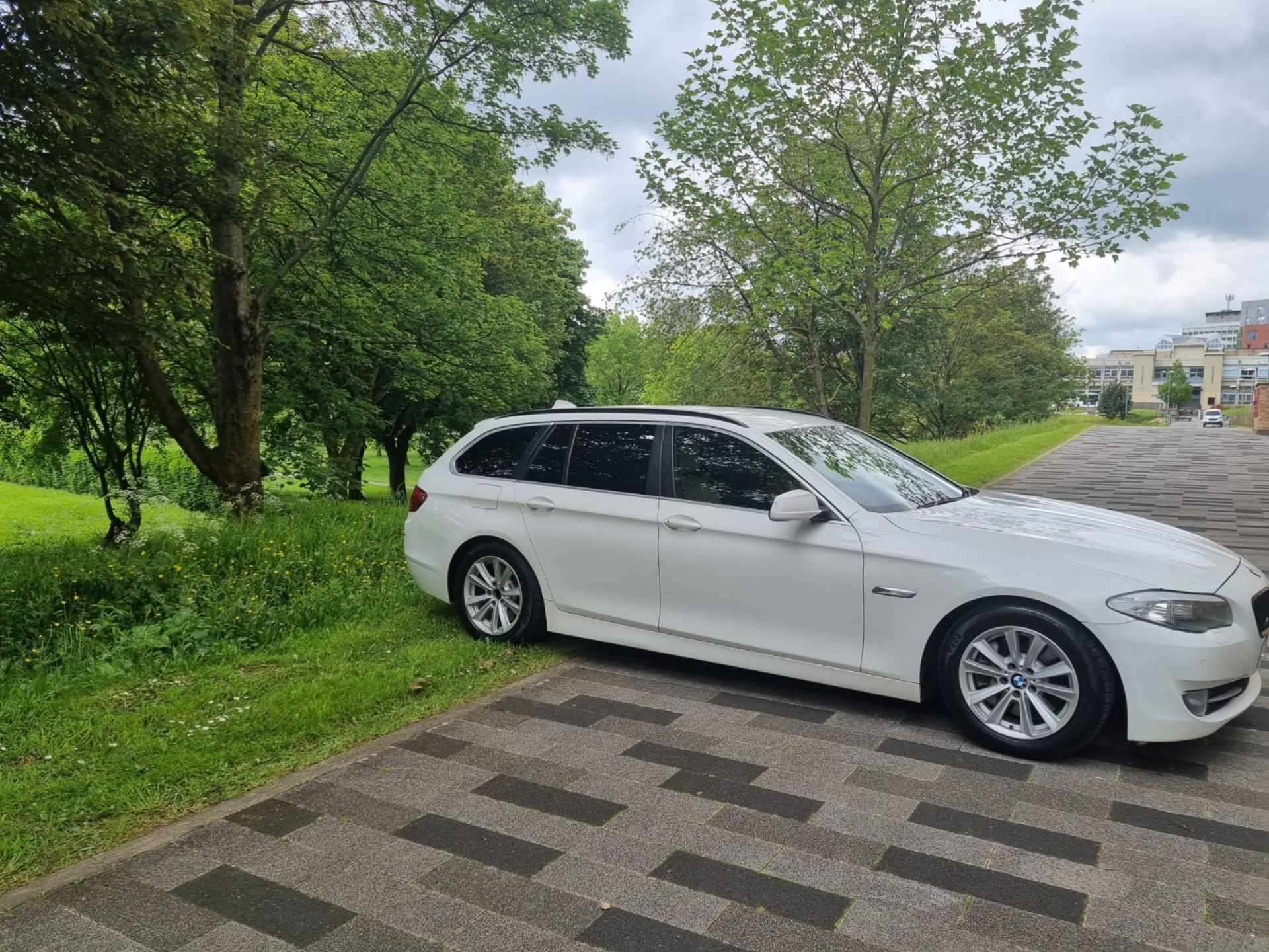 2013 BMW 530D AC AUTO WHITE ESTATE -268HP - FULL SERVICE HISTORY - YW13 FCL - RESERVE REDUCED - Image 12 of 12