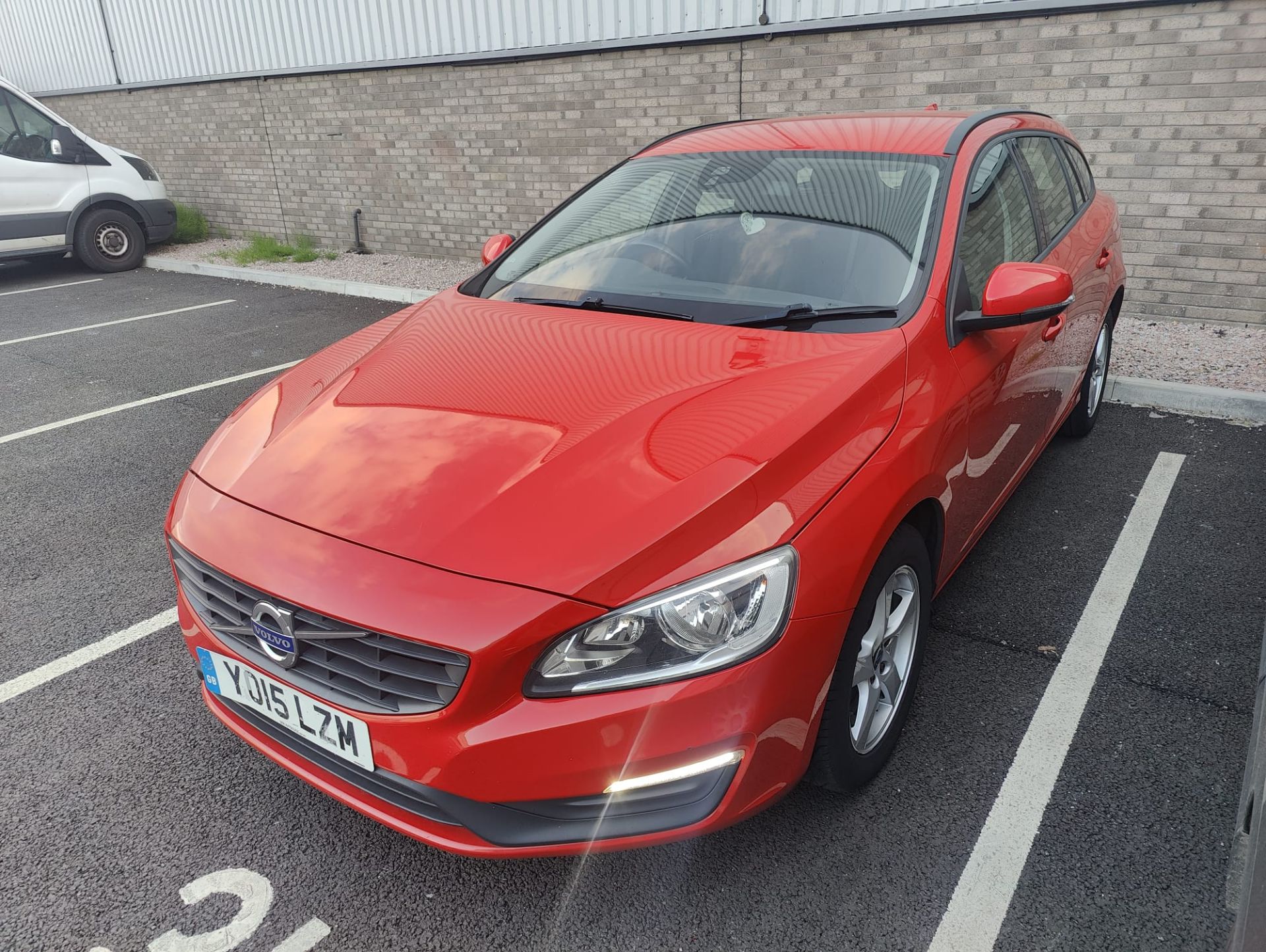 2015 VOLVO V60 BUSINESS EDITION D4 ESTATE TURBO CHARGED 2L MANUAL - £20 ROAD TAX!