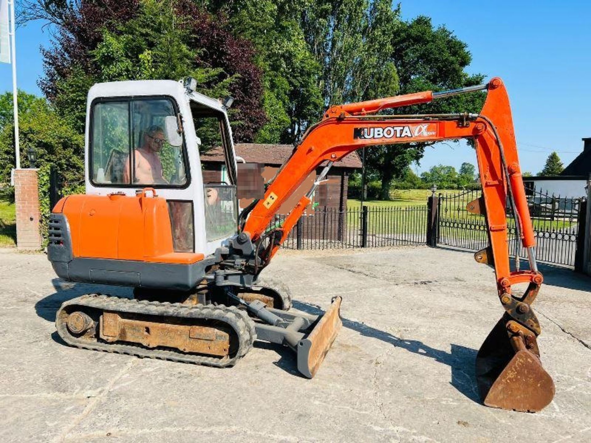 KUBOTA KX121-2 TRACKED EXCAVATOR C/W QUICK HITCH