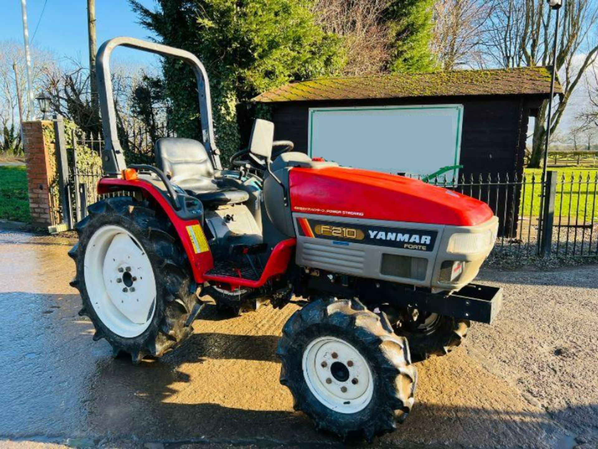 YANMAR F210 4WD COMPACT TRACTOR * ONLY 1213 HOURS * C/W ROLE FRAME