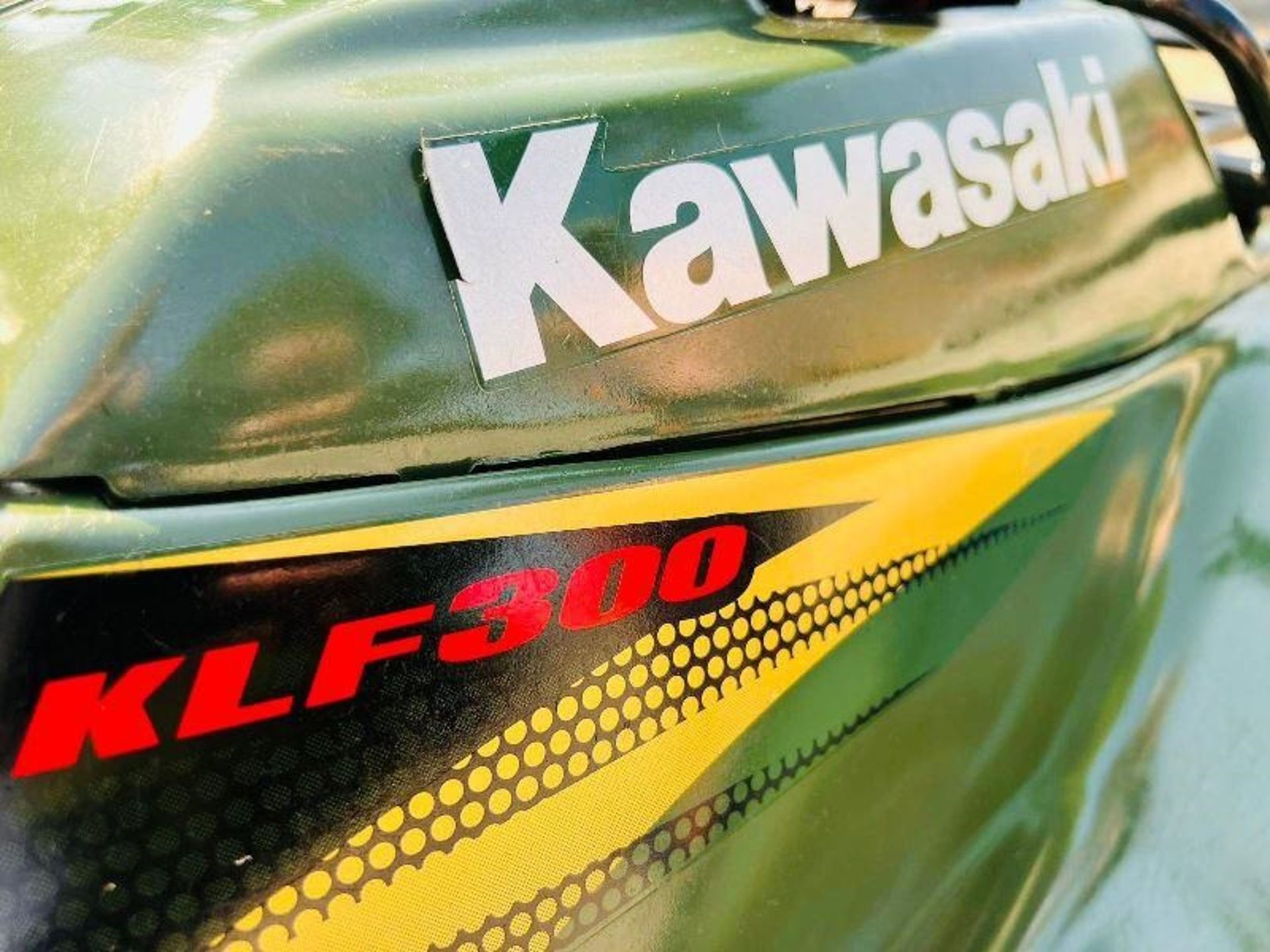 KAWASAKI KLF300 4X4 QUAD BIKE C/W FRONT & REAR CARRY RACKS - Image 8 of 16