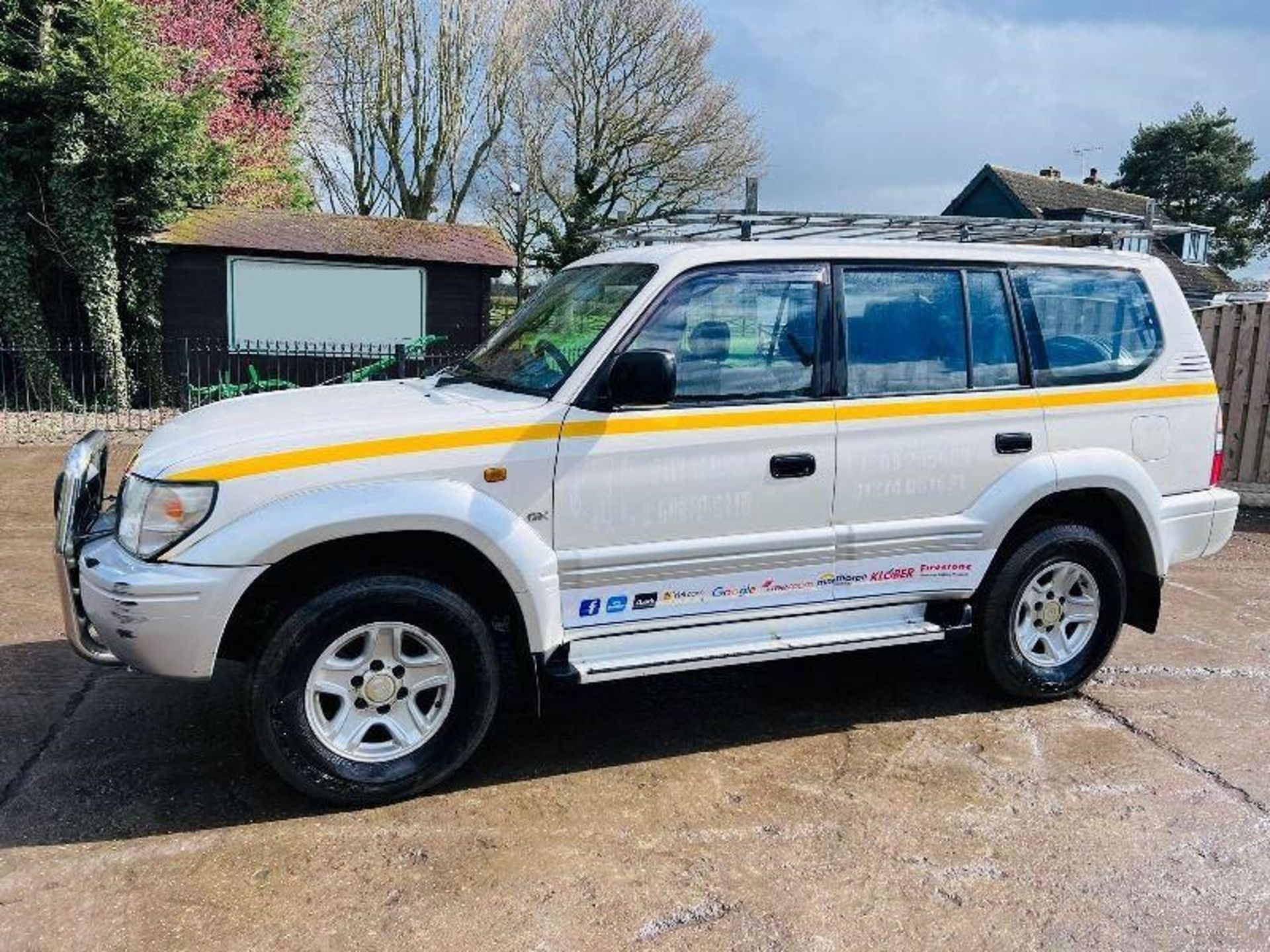 TOYOTA LAND CRUISER GX 4WD VEHICLE C/W ROOF RACK & MANUAL GEAR BOX