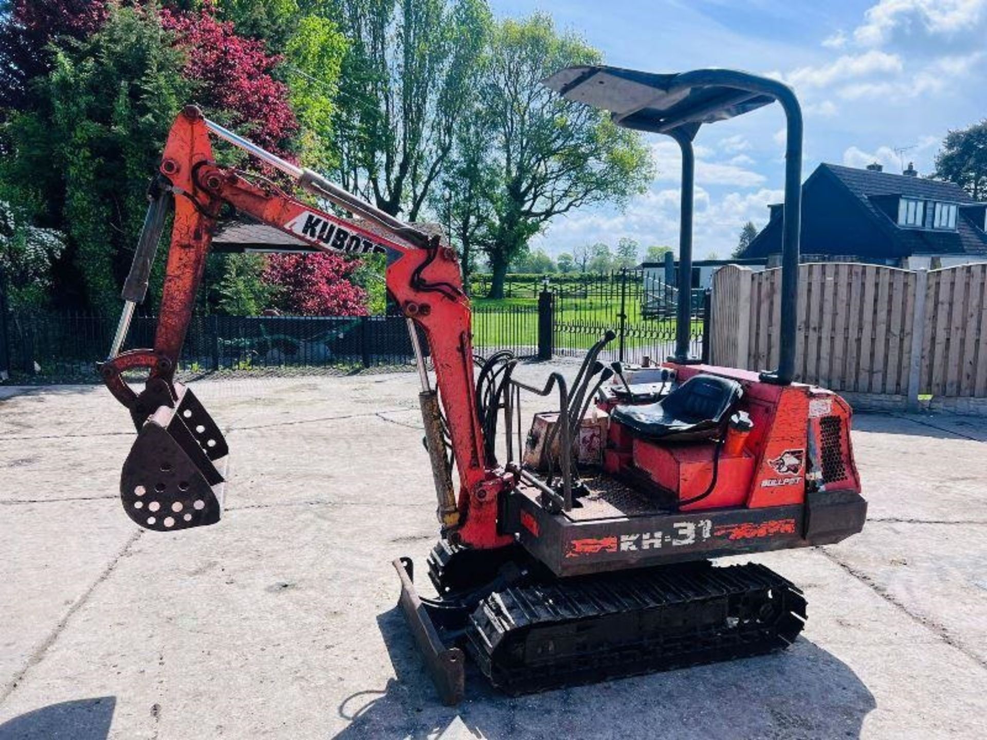 KUBOTA KH31 TRACKED EXCAVATOR C/W ROLE BAR AND CANOPY - Image 3 of 14