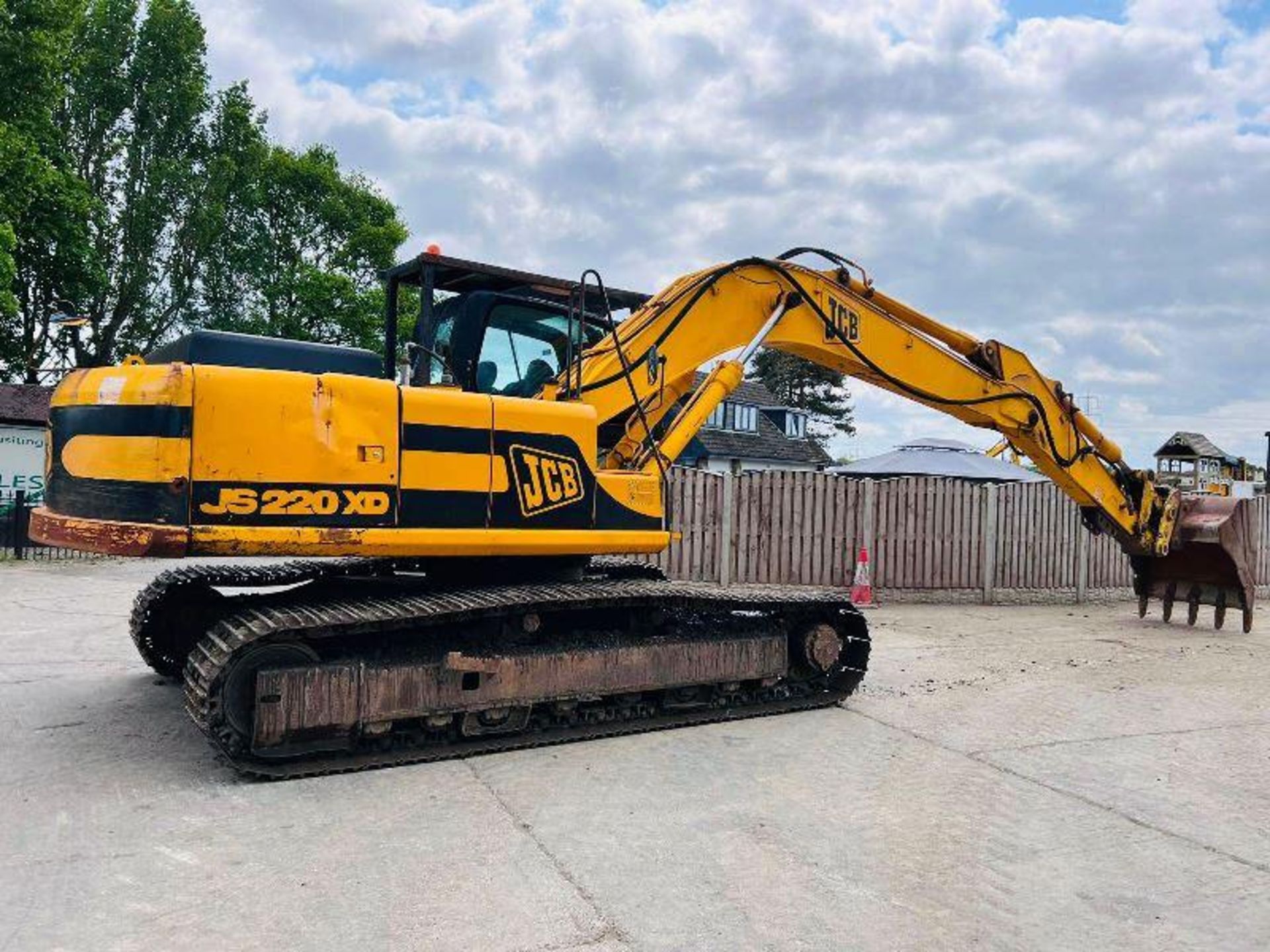 JCB JS220XD TRACKED EXCAVATOR C/W QUICK HITCH & BUCKET - Image 24 of 25