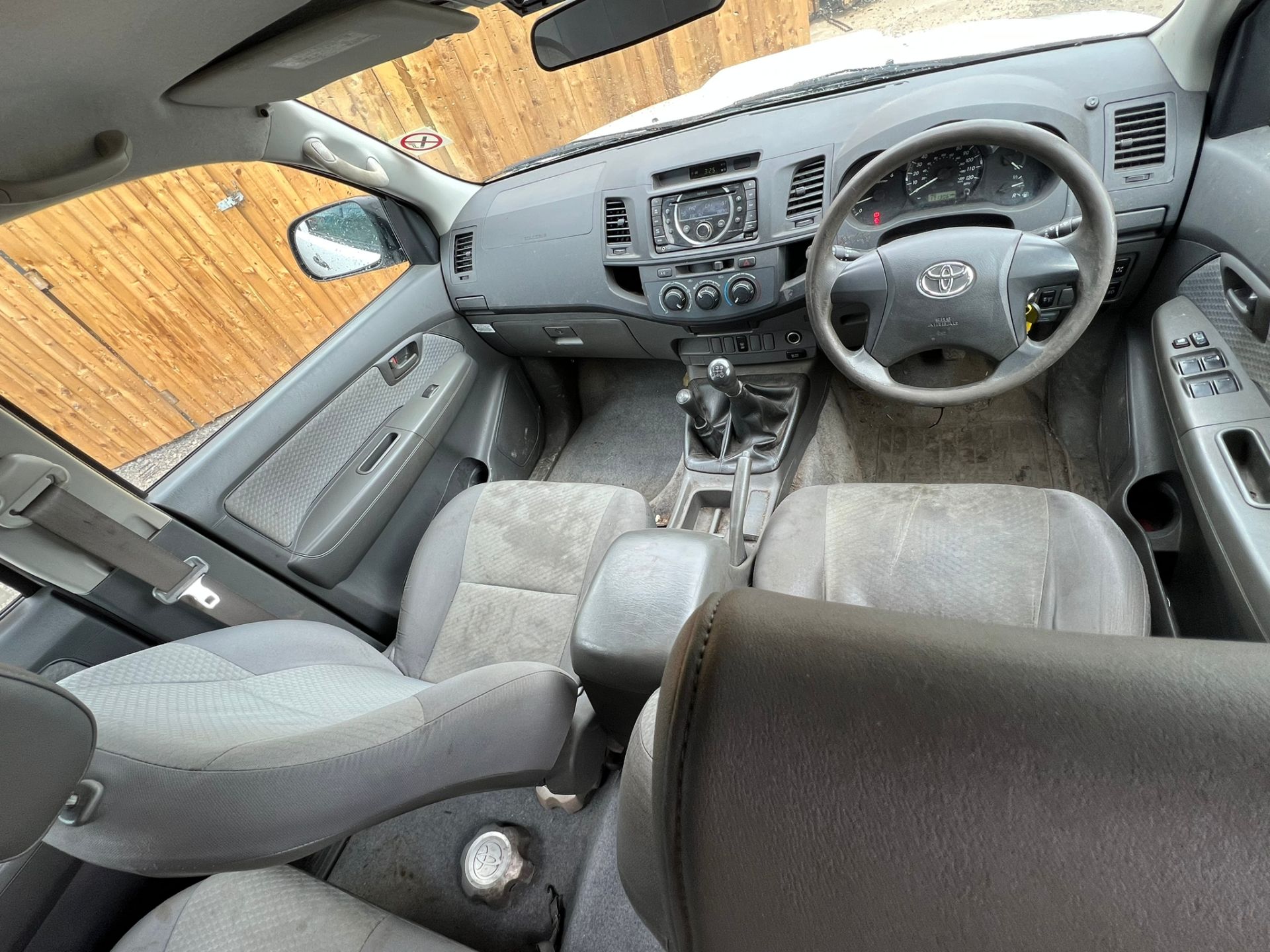 2012 TOYOTA HILUX HL2 PICK UP - DAB RADIO - A/C - ELECTRIC MIRRORS. - Image 6 of 14