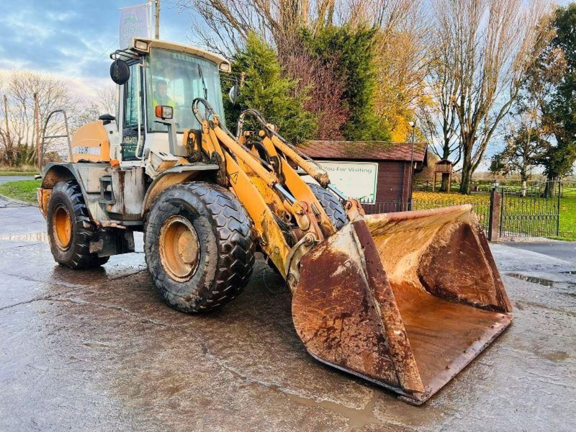 LIEBHERR L538 4WD LOADING SHOVEL C/W BUCKET - Image 7 of 11