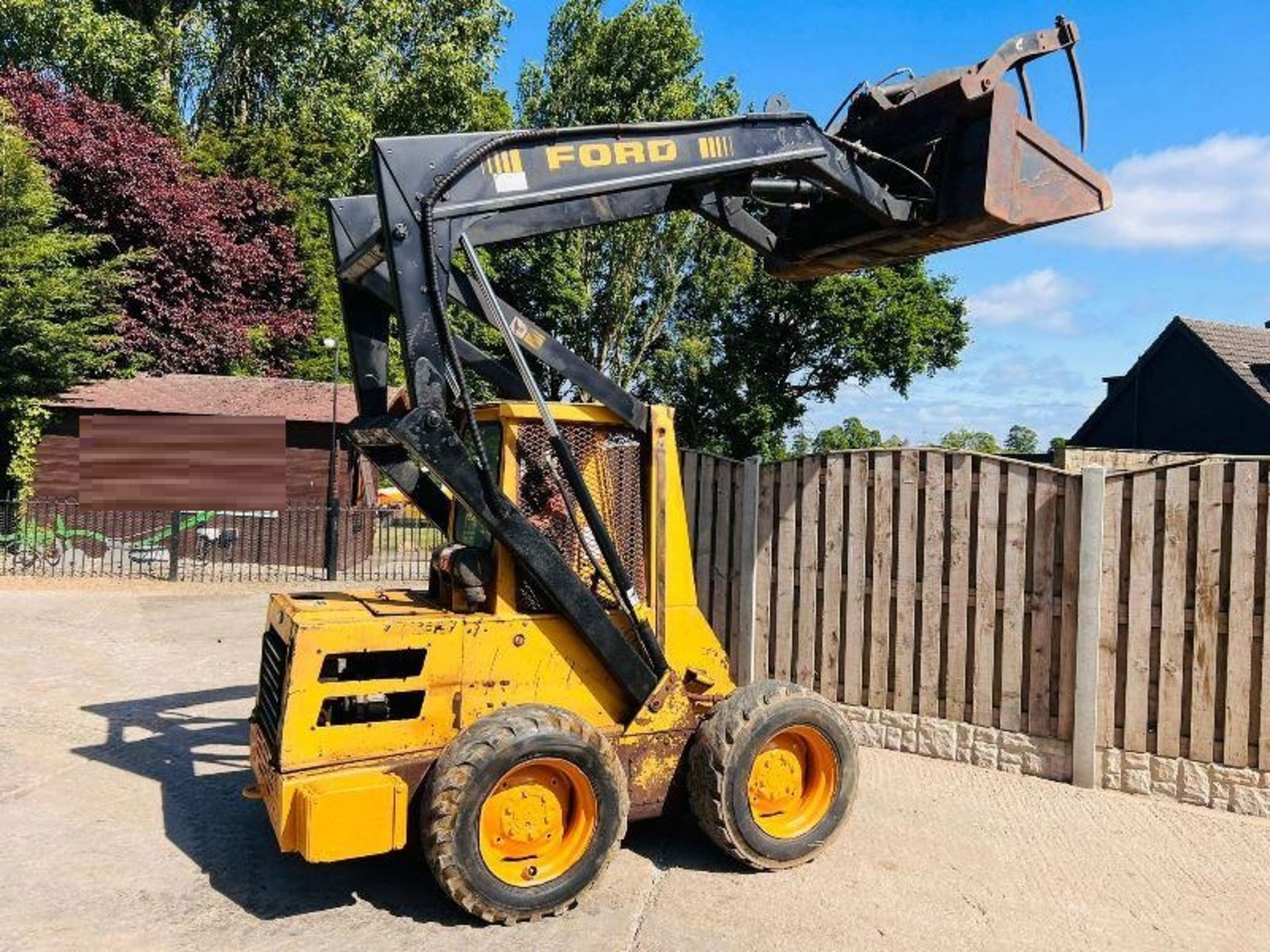 FORD L553 HIGH LIFT SKIDSTEER C/W GRAPPLE BUCKET - Image 3 of 18