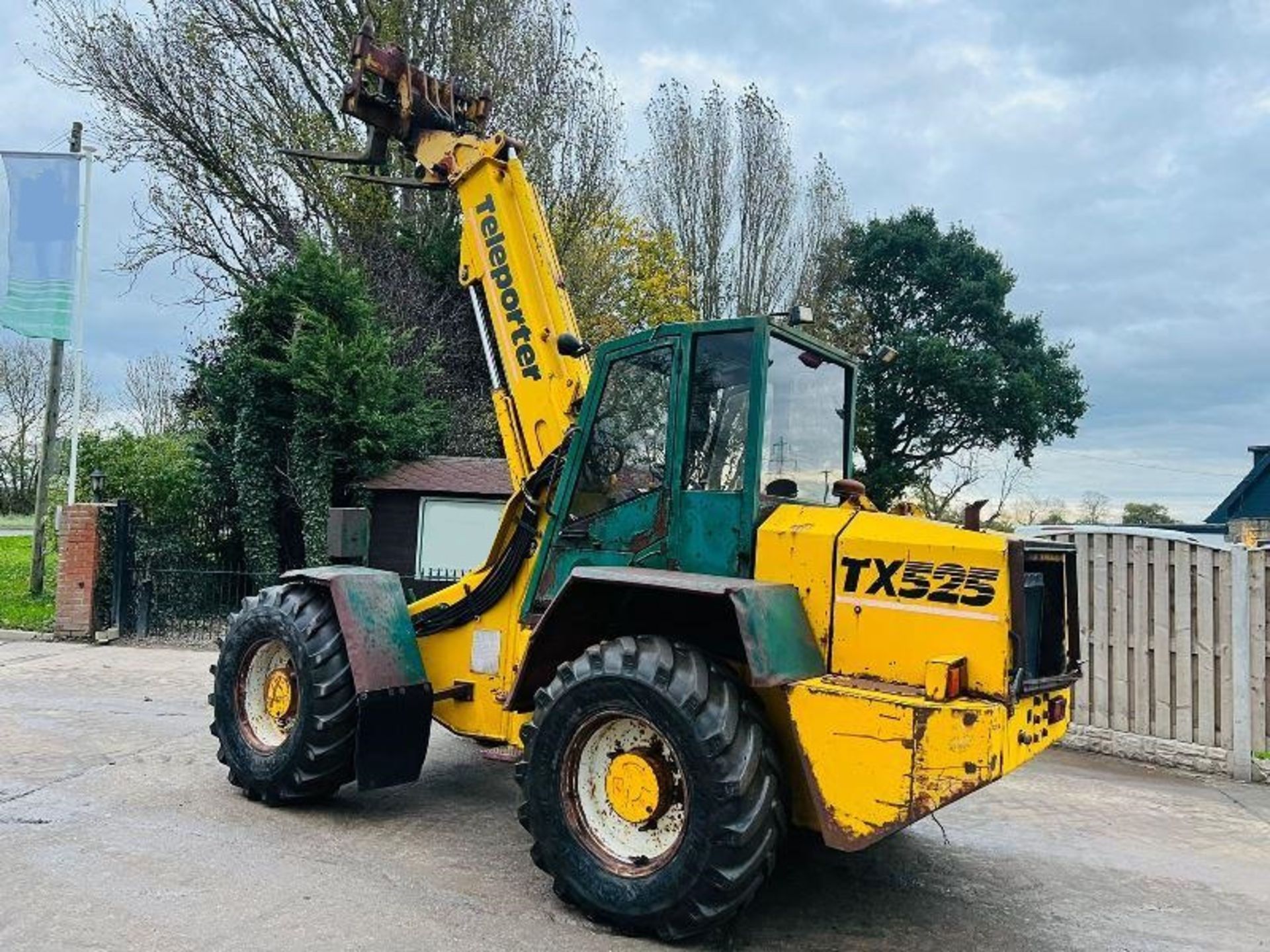 SANDERSON TX525 4WD TELEHANDLER C/W PIN AND CONE HEAD STOCK - Image 4 of 13