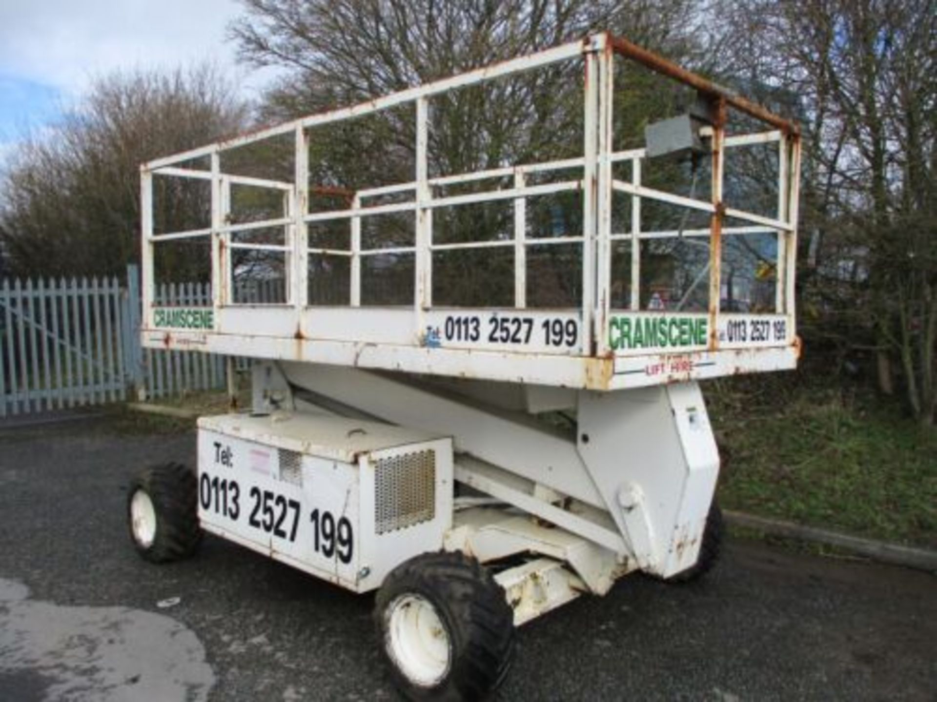 UPRIGHT SL26 SCISSOR LIFT ACCESS PLATFORM CHERRY PICKER MEWP GENIE 4X4 TOWABLE - Image 12 of 15