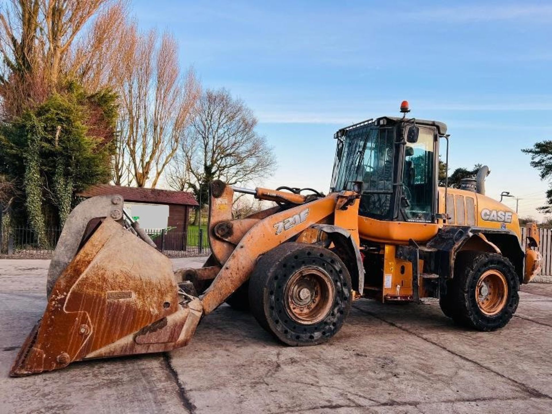 CASE 721F 4WD LOADING SHOVEL * YEAR 2015 * C/W TOE TIP GRAPPLE BUCKET - Image 10 of 18