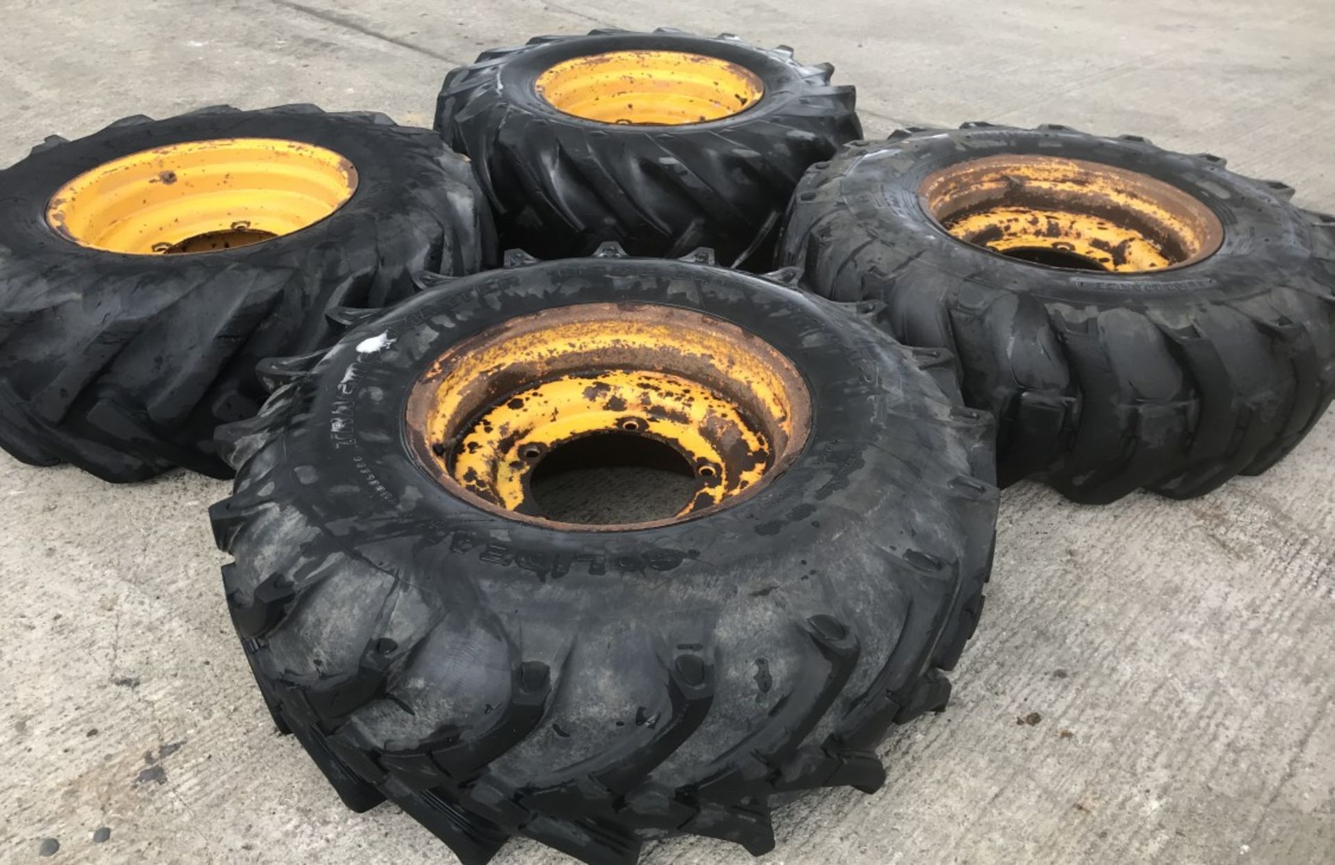 4 X JCB TELEHANDLER WHEELS AND TYRES 24 INCH - Image 2 of 11