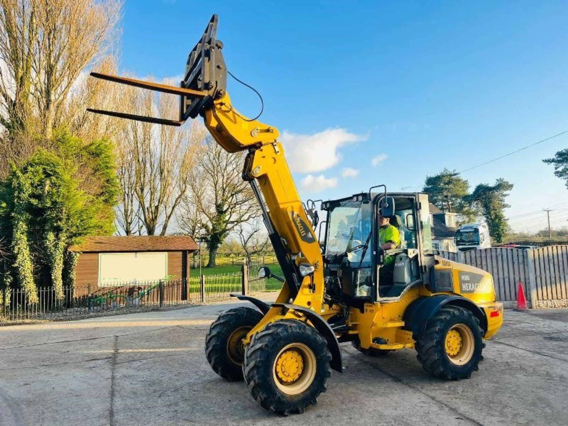 HERACLES H580 4WD TELEHANDLER * YEAR 2019 * C/W QUICK HITCH & PALLET TINES - Image 2 of 14